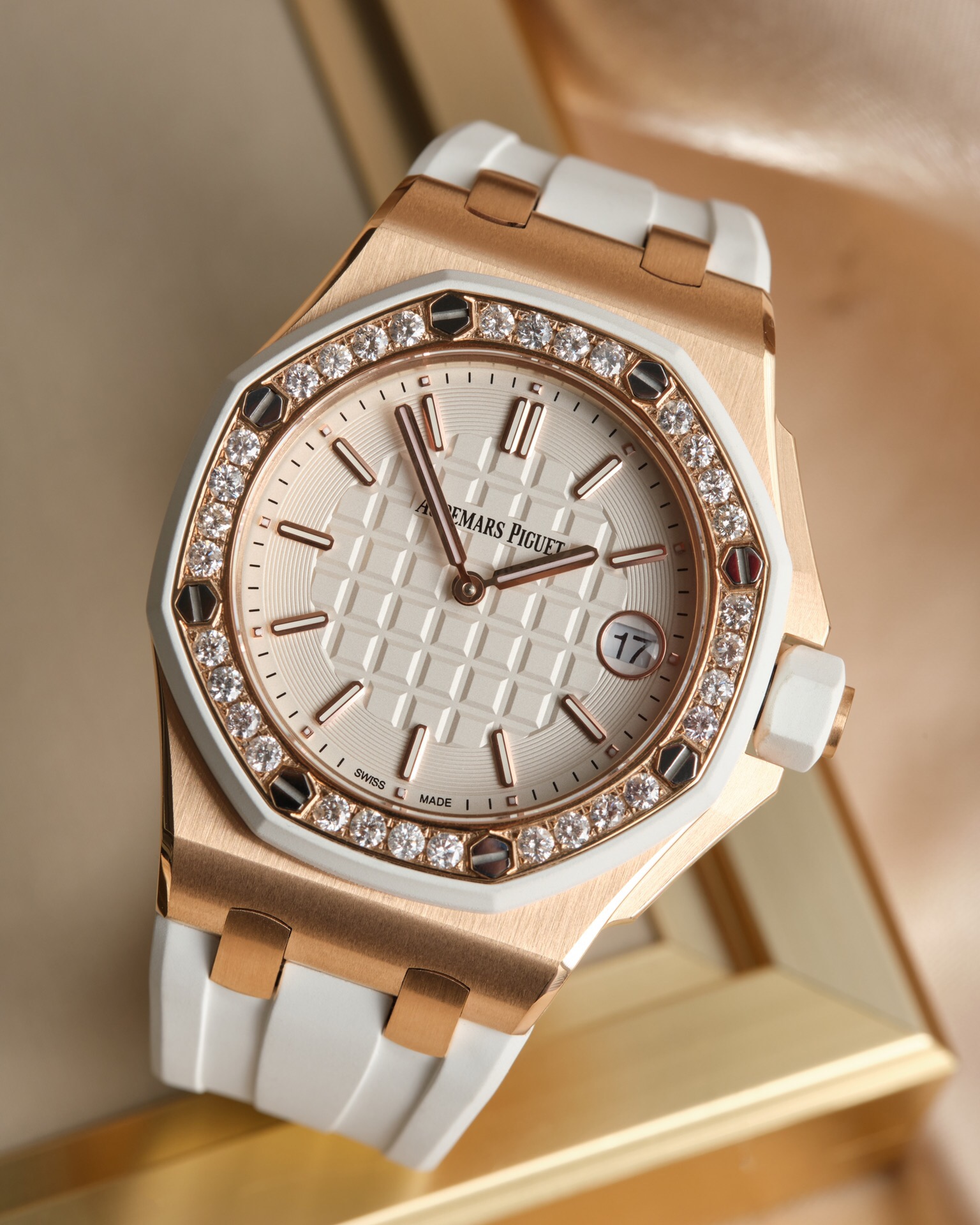 Audemars Piguet 爱彼AP 皇家橡树离岸系列37mm石英女表 瑞士进口石英机芯 此款爱彼是女款 不仅拥有男表的硬朗霸气风格