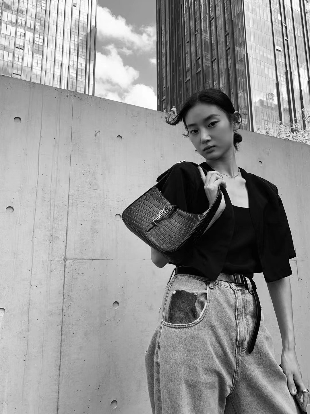 Saint laurent Ysl LE 5 À 7 鳄鱼纹腋下包 657228黑色