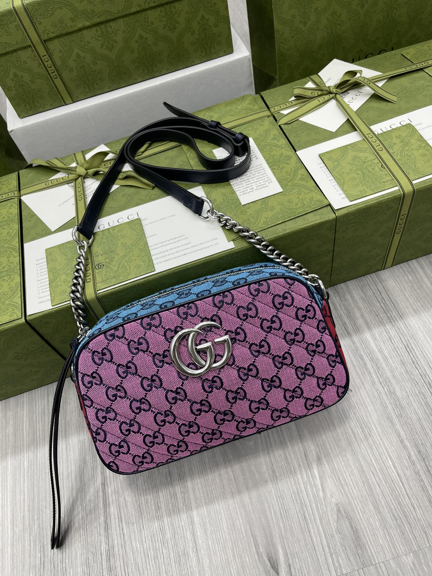 "Imported top-grade original leather" + "Official full packaging"  
♥️♥️♥️ Special 520 Series‼️ The GG Marmont series launches a new handbag made of canvas, featuring an all-over interwoven double G pattern, adding a standout piece to Gucci’s beloved collection.  
Model: 447632  
Size: W24 x H13 x D7 cm image 1