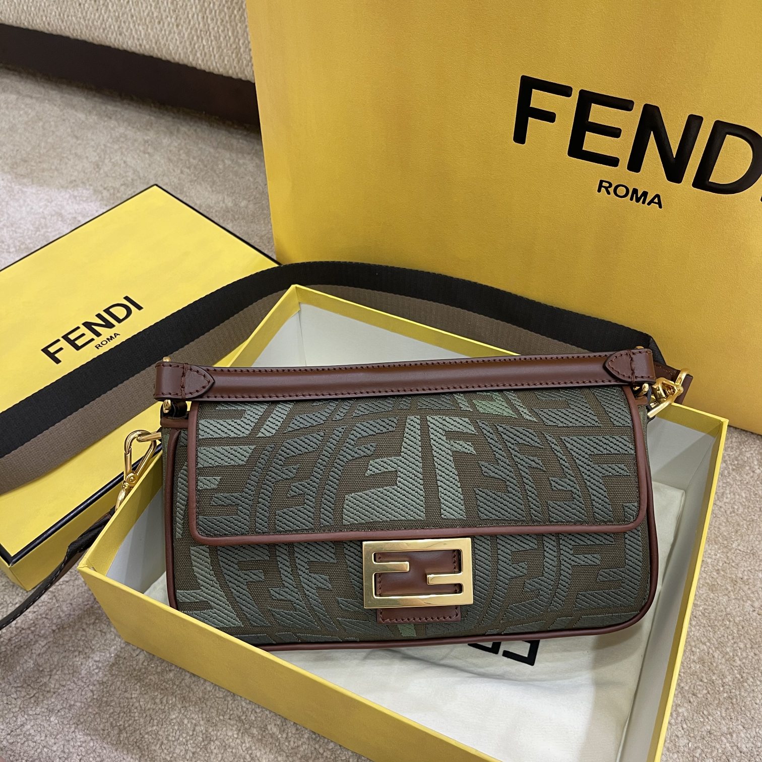 Fendi Bolsos de mano Colección de verano Baguette