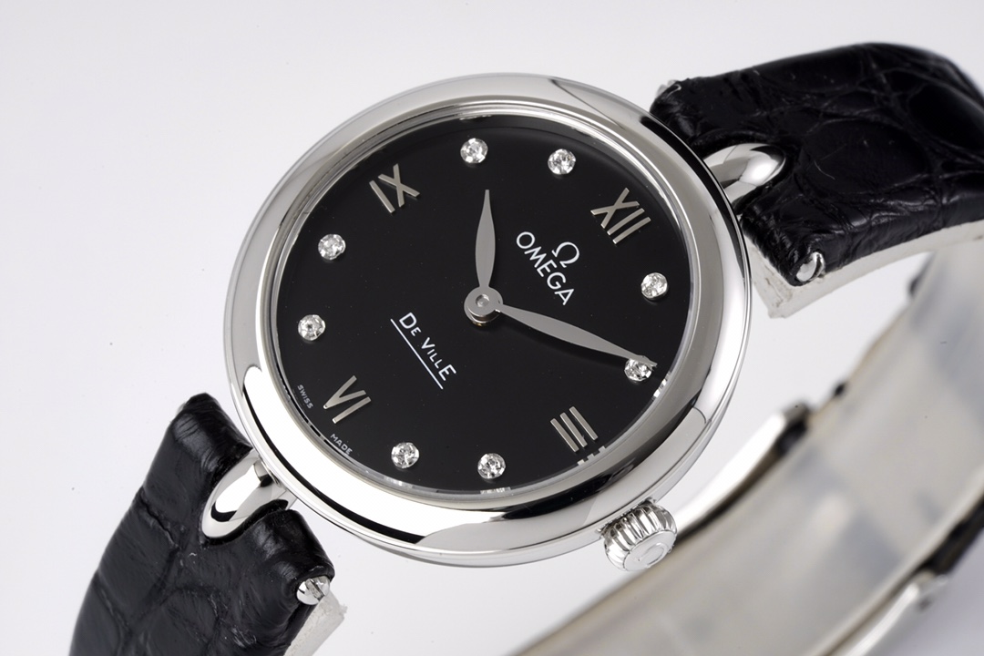 NO:158060,3M tempering and upgrading, low-key luxury-Omega Butterfly Series 424.13.27.60.55.001 watch (Dewdro) Showing elegant temperament and low-key luxury, classic works will surely be cherished by female wearers [Case] ​​The round case is made of 316L steel, perfectly restores the gloss and perfect round proportions of the authentic product. [Dial] uses the thickest part of the top fritillaria, and creates a sense of quality at all costs. The black dial’s background and printing are both exquisite and exquisite. [Back cover] The relief can withstand rigorous and exquisite, and is still exquisite and vivid even if it is enlarged several times. [Belt buckle] uses the belly of the top American crocodile with the same original texture, soft and textured, comfortable and breathable, and matched with the Omega Butterfly Classic Pin Cuff [Movement] Swiss imported quartz movement, accurate and stable when walking, and extremely cost-effective! 3M creates the Dishfei series watches dazzling and luxurious, radiant and complete colors, providing more choices for ladies.,,omega198609093M焠炼升级,低调奢华——欧米茄蝶飞系列424.13.27.60.55.001腕表(Dewdro) 尽显优雅气质与低调奢华,经典之作,必将深受女性佩戴者的珍爱【表壳】浑圆型表壳采用316L钢打造,完美还原正品的光泽度和完美圆形比例.【表盘】采用顶级贝母最厚的部位,不惜成本打造正品质感.黑色表盘底色和印字皆精益求精,细致非凡.【后盖】浮雕经得起严苛考究,即使放大数倍,依然精巧生动.【皮带扣】采用原装一致的最顶级美洲鳄鱼的腹部,质地柔软富有质感,佩戴舒适且透气,搭配欧米茄蝶飞经典针扣【机芯】瑞士进口石英机芯,走时精准稳定,性价比超高！ 3M打造碟飞系列腕表炫目华贵,光彩照人,配色齐全,为广大女士提供更多选择.,,omega,Watch