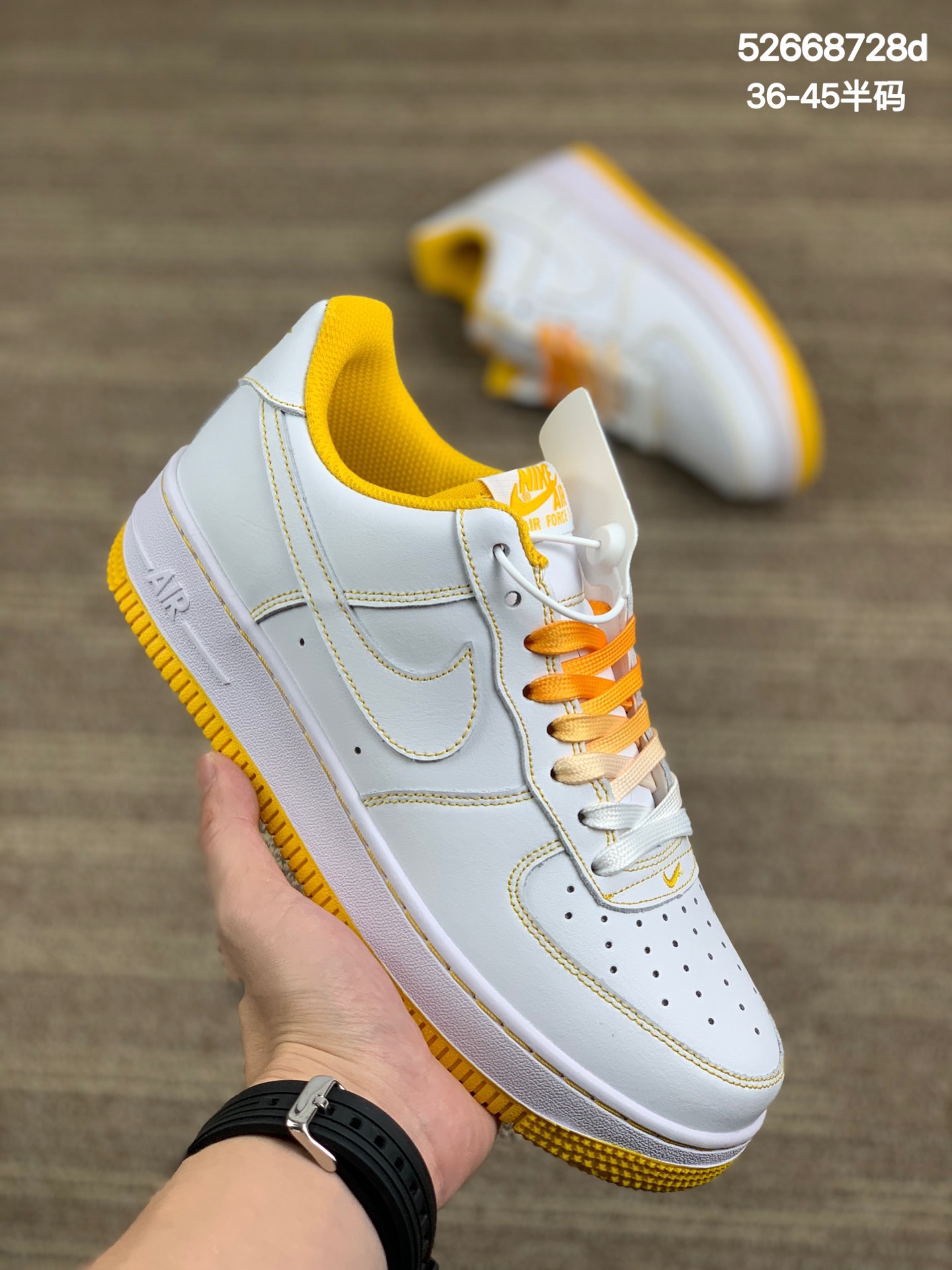 
独家实拍Nike Air Force1 空军一号休闲运动板鞋 公司级 原装级别 原楦头原纸板 内置Sole全掌气垫 打造纯正空军版型 专注外贸渠道 原盒配件 原厂中底钢印、拉帮完美 货号：CV1724-102 黄色车缝线
Size：36 36.5 37.5 38 38.5 39 40 40.5 41 42 42.5 43 44 44.5 45
编码:52668728d