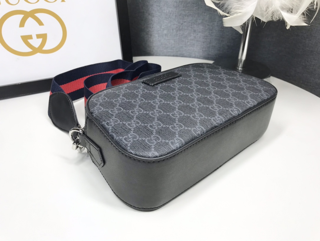 黒色相机包 - デザイン性と機能性が融合したスタイリッシュな肩背包