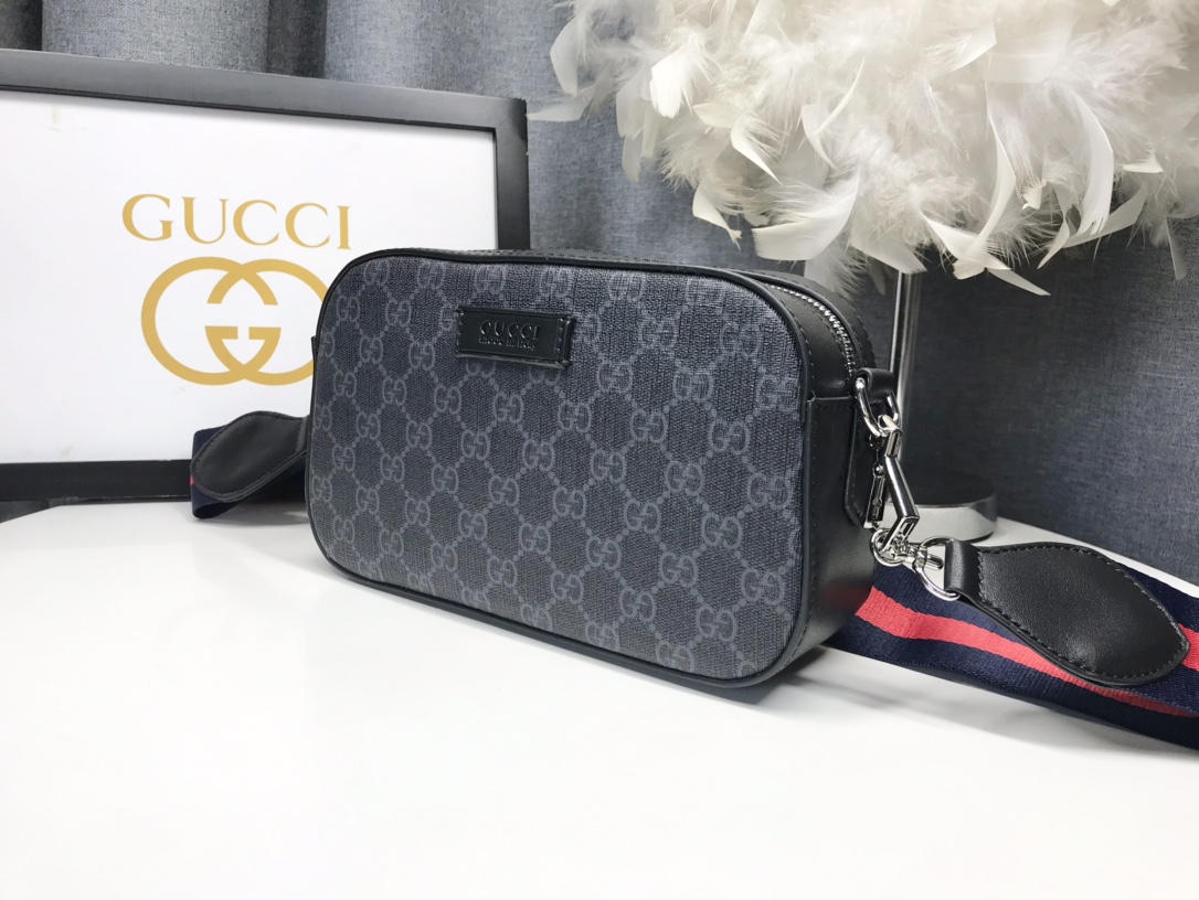 黒色相机包 - デザイン性と機能性が融合したスタイリッシュな肩背包