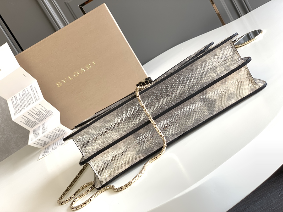 BVLGARI宝格丽"Sprpenti Forever "乳蛋白石色金属质感水蛇皮肩背包38326