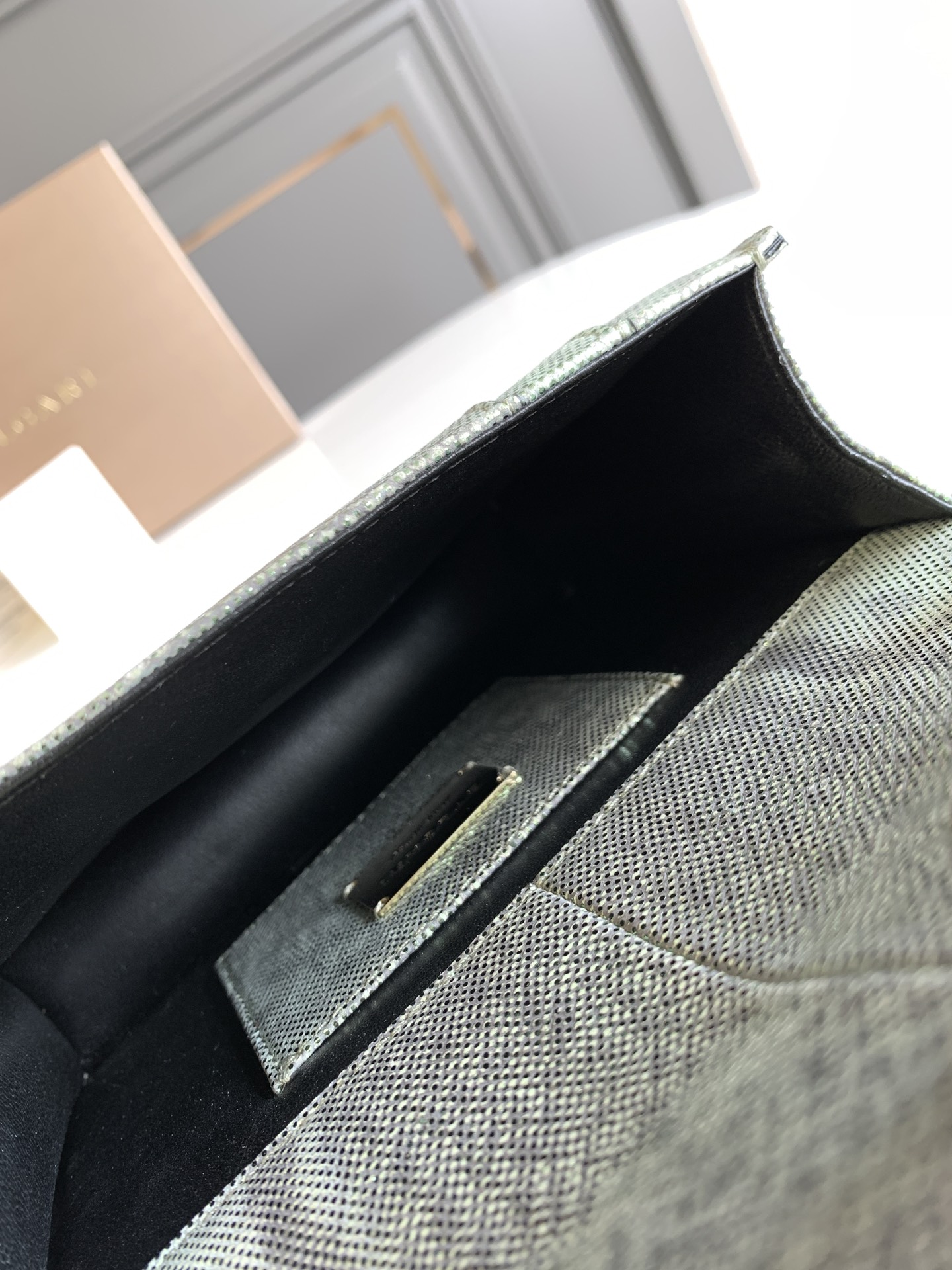 BVLGARI宝格丽"Sprpenti Forever "薄荷绿金属质感水蛇皮肩背包61879