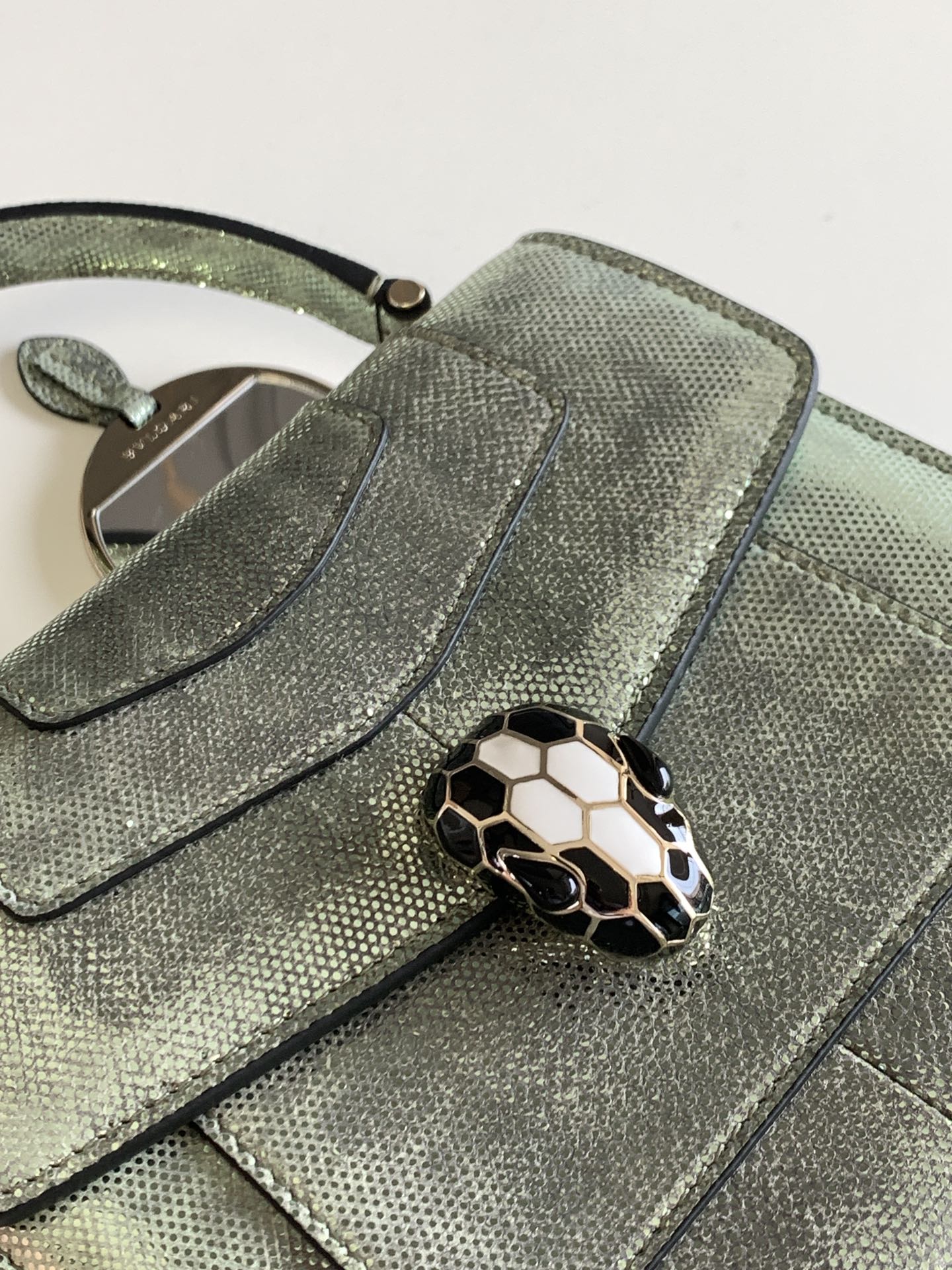 BVLGARI宝格丽"Sprpenti Forever "薄荷绿金属质感水蛇皮手提包38329