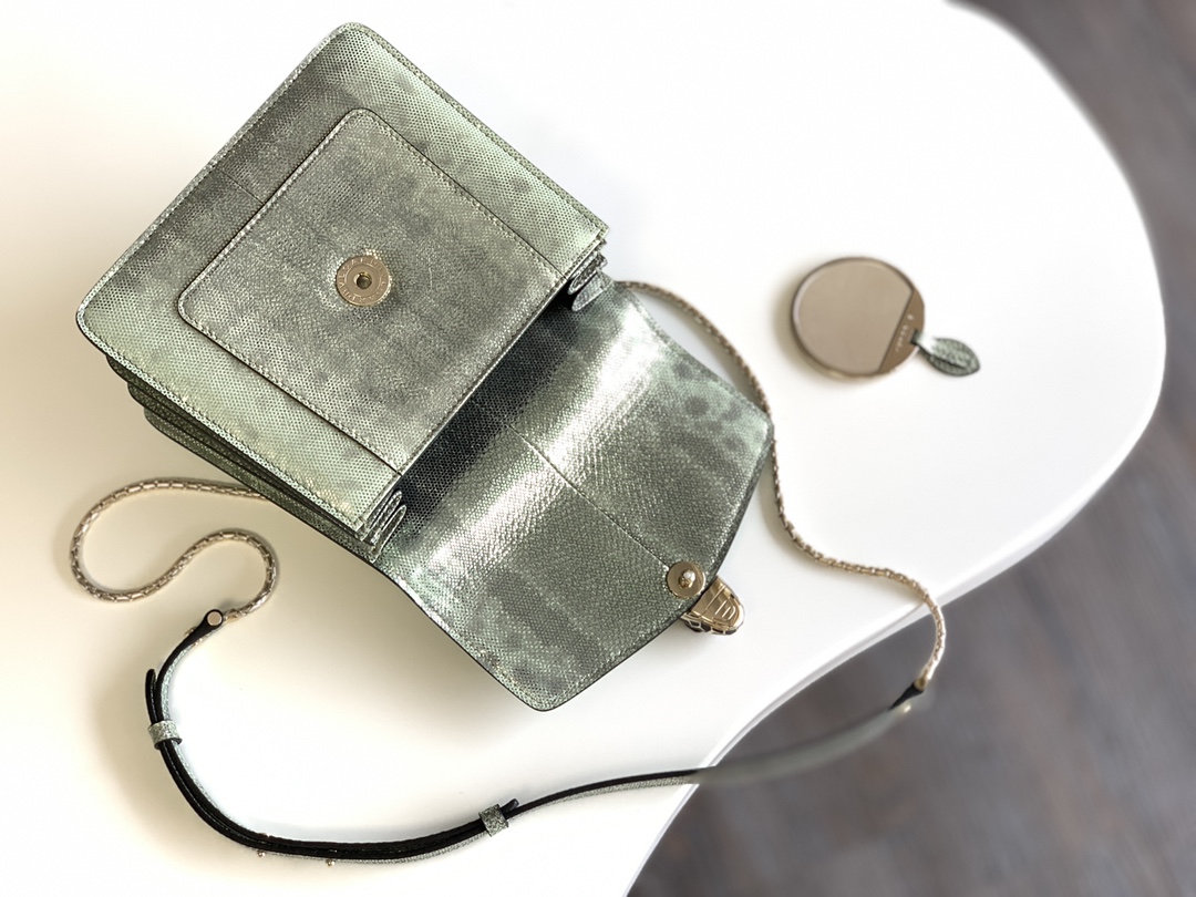 BVLGARI宝格丽"Sprpenti Forever "薄荷绿金属质感水蛇皮手提包38329