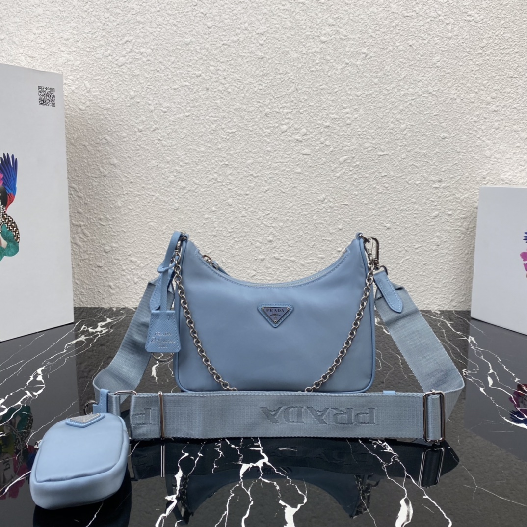 Azul neblina 🎉Prada nuevo nylon Hobo bolso de mano/sobaco 😘😘 El hobo que arrasa en el mundo de la moda por las influ…
