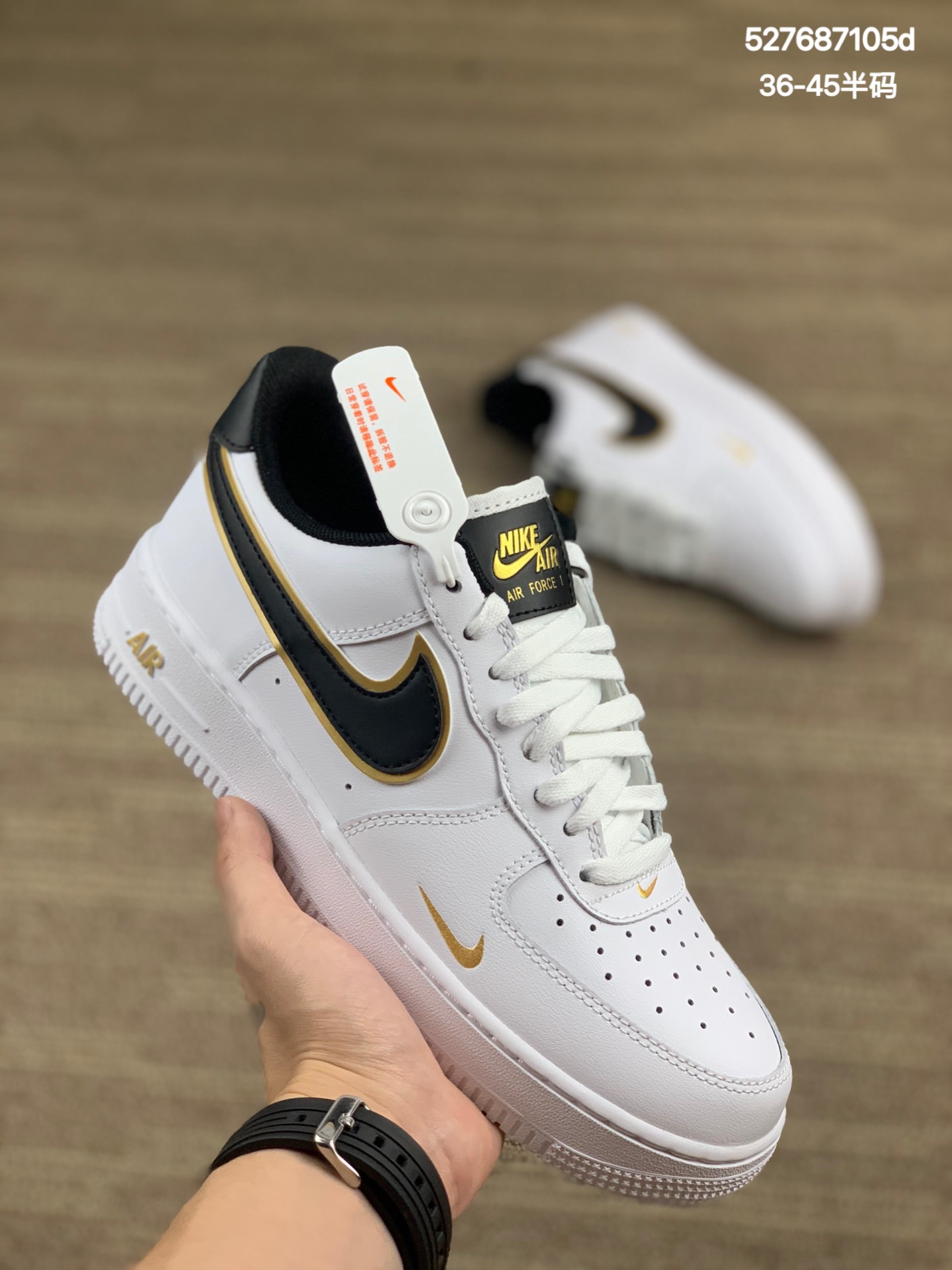 
Air Force 1’ 07 白黑金
原楦头原纸板 打造纯正空军版型
专注外贸渠道 全掌内置蜂窝气垫 #原盒配件 原厂中底钢印、拉帮完美   
官方货号：DA8481-100
SIZE：35.5 36 36.5 37.5 38 38.5 39 40 40.5 41 42 42.5 43 44 44.5 45
编码:527687105d