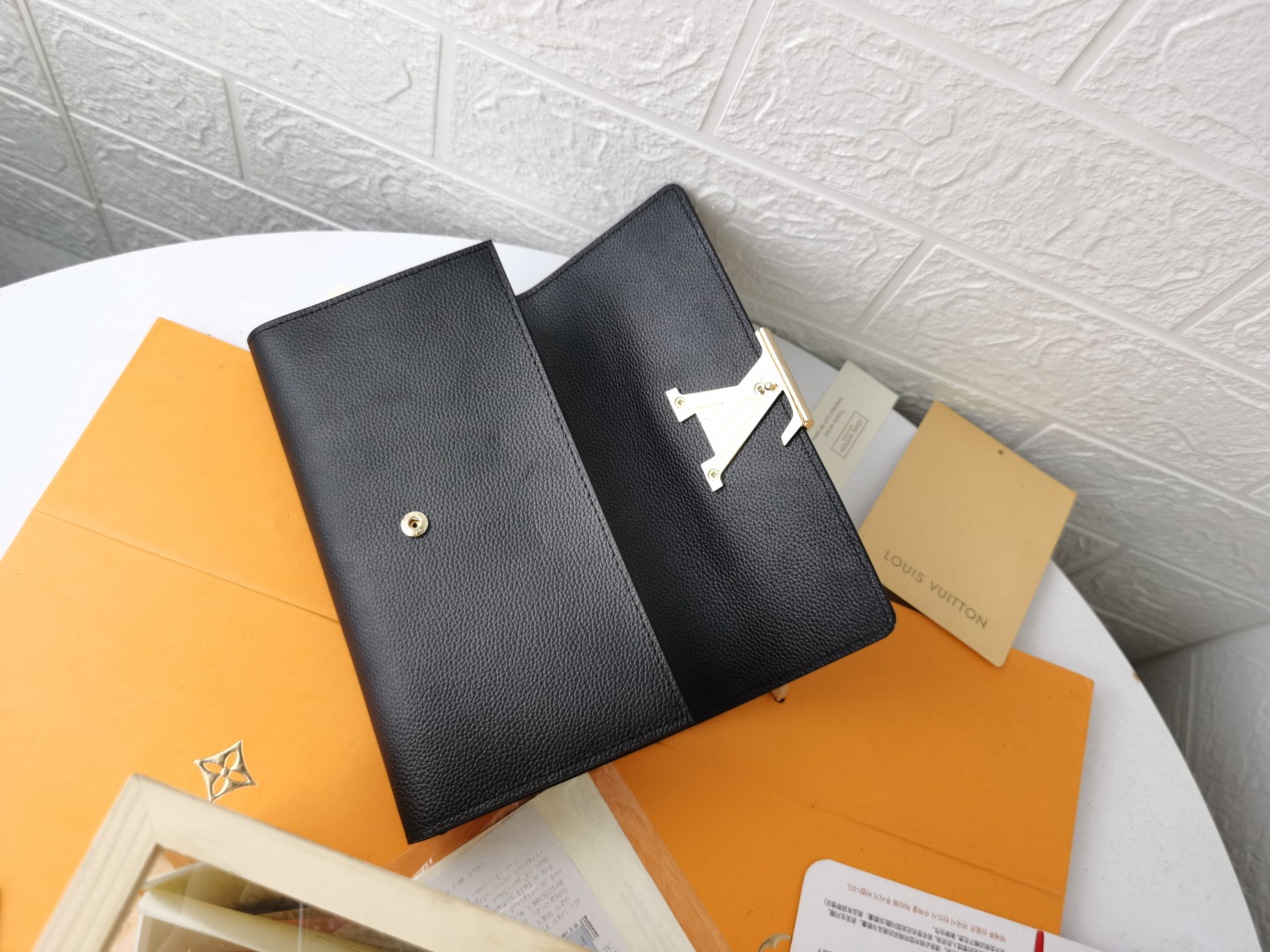 Capucines クラシック財布 - トレンドを先取りするスタイリッシュなデザイン