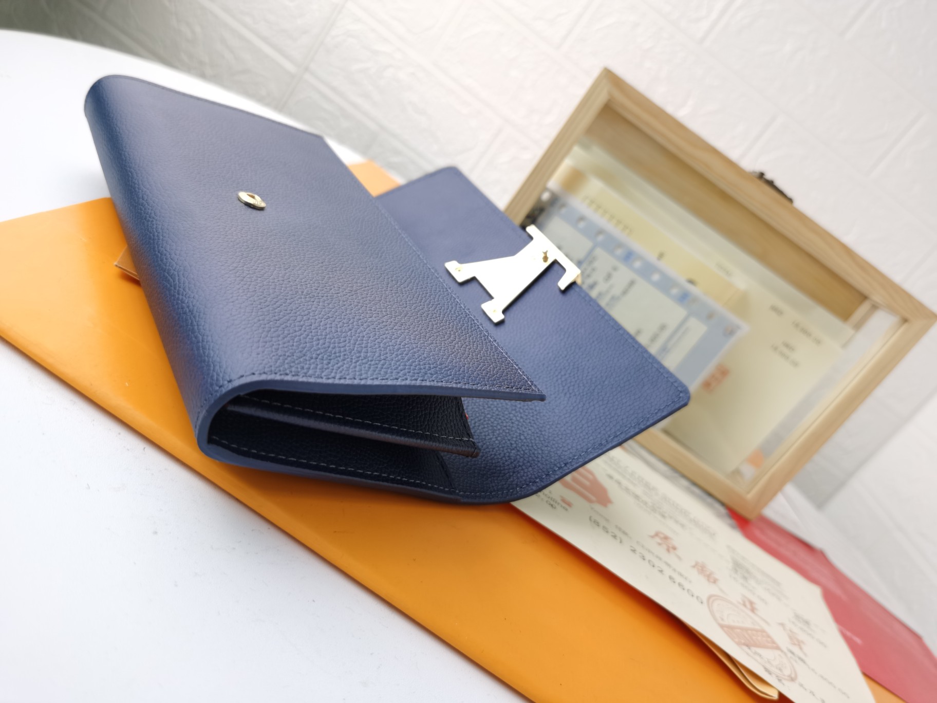 Capucines 財布 M61248 - 洗練されたデザインと色彩が魅力