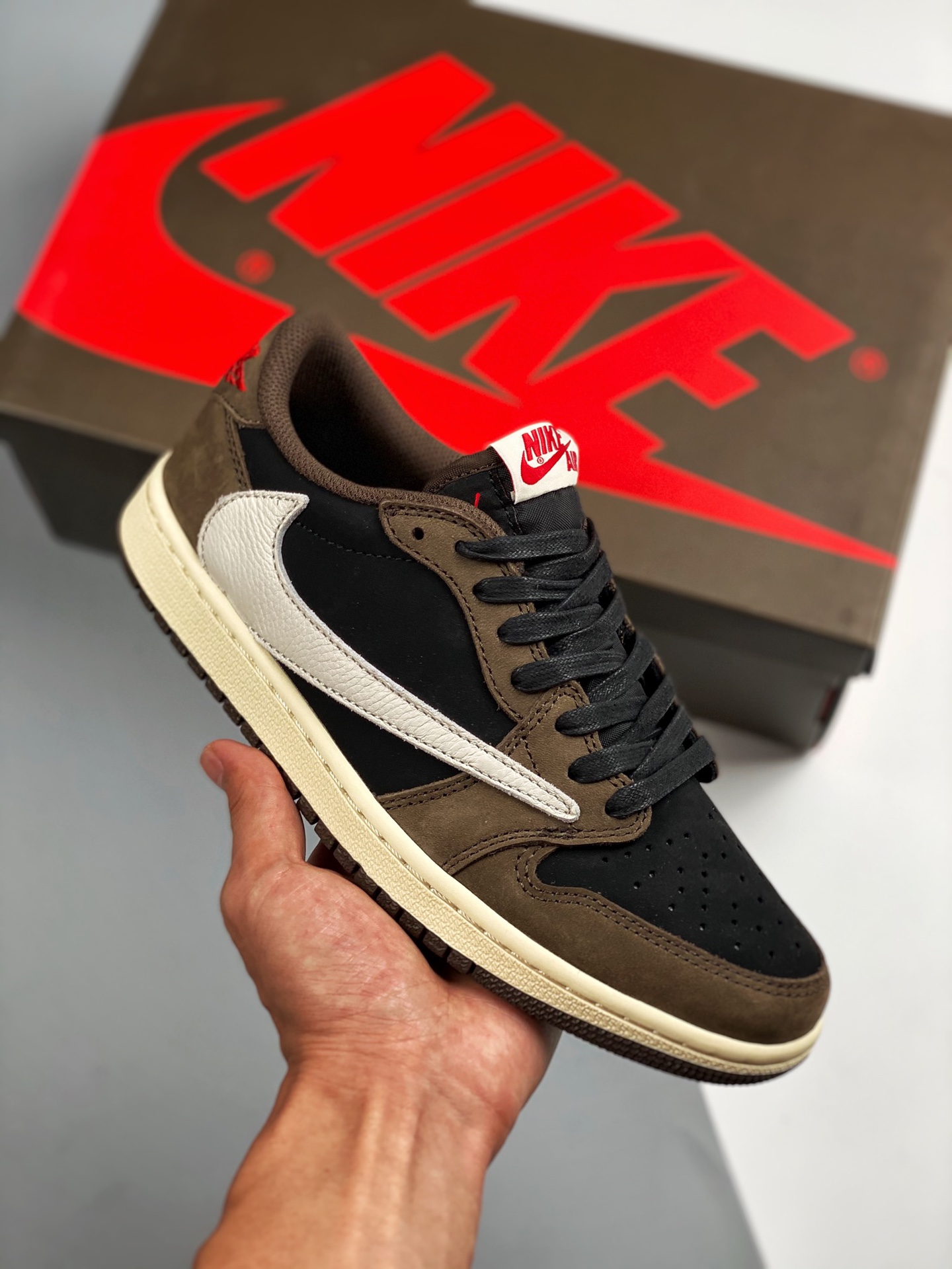 OG original, creando el Travis Scott x Air Jordan 1 Low AJ1 de gancho invertido de caña baja más fuerte del mercado. De…