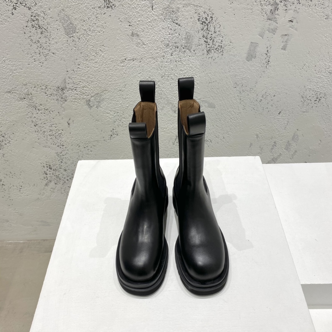 Bottega Veneta bottines Chelsea noir veau à semelle épaisse
