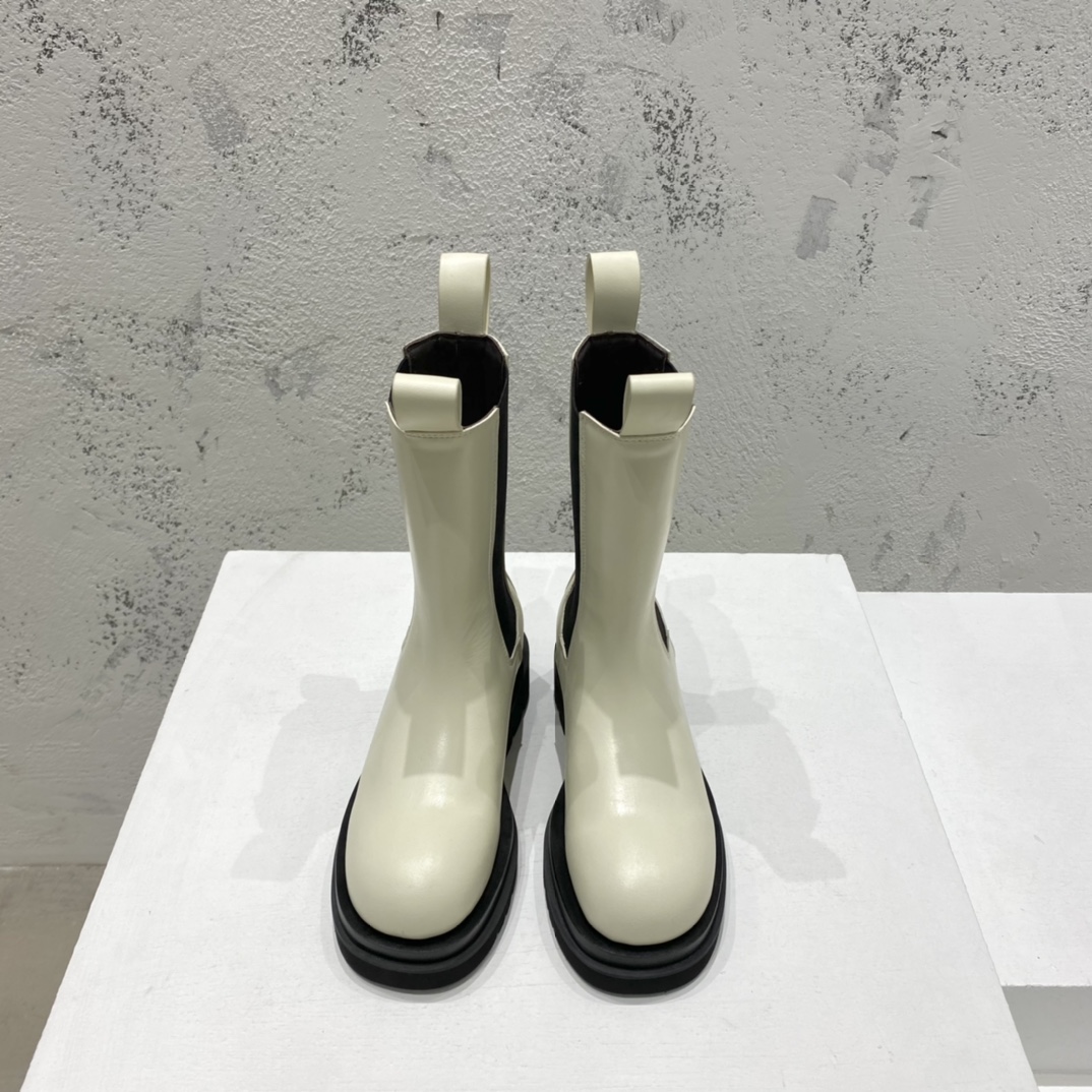Bottega Veneta ботинки в стиле мартинс, вощёная телячья кожа, толстая подошва, кремово-белый
