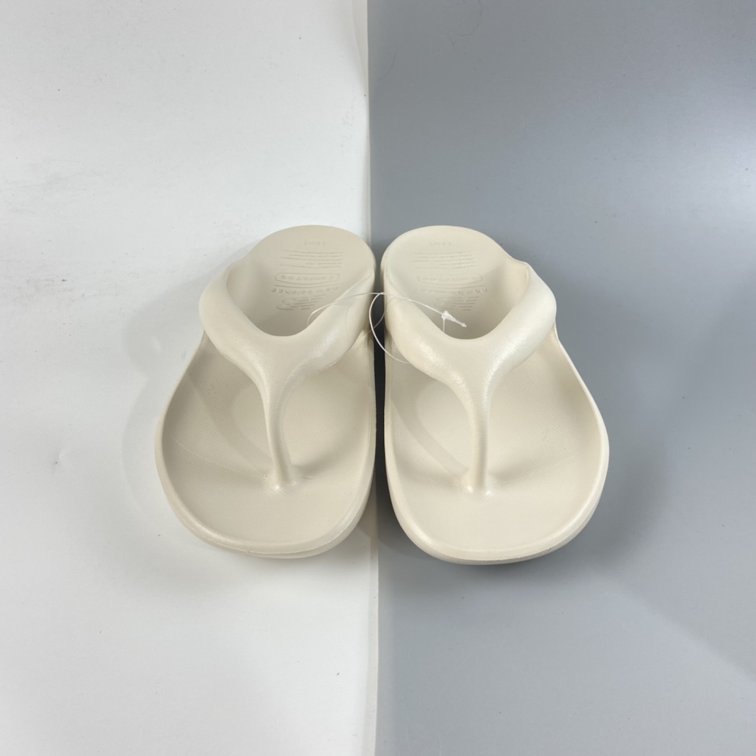 P100 New balance NB x TAWu0026TOE 联名款沙滩休闲凉拖人字拖 SD5601GIV