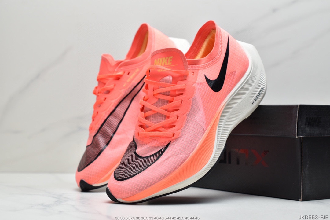 160 耐克Nike ZoomX Vaporfly Next% 马拉松跑步鞋鞋面使用了全新 Vaporweave 科技 AO4568-103