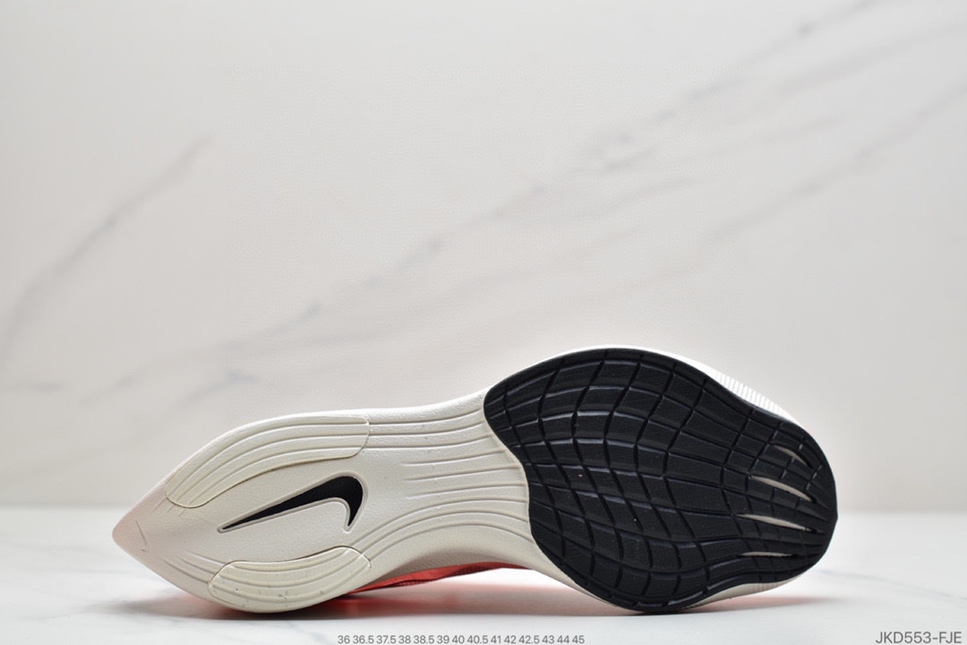 160 耐克Nike ZoomX Vaporfly Next% 马拉松跑步鞋鞋面使用了全新 Vaporweave 科技 AO4568-103