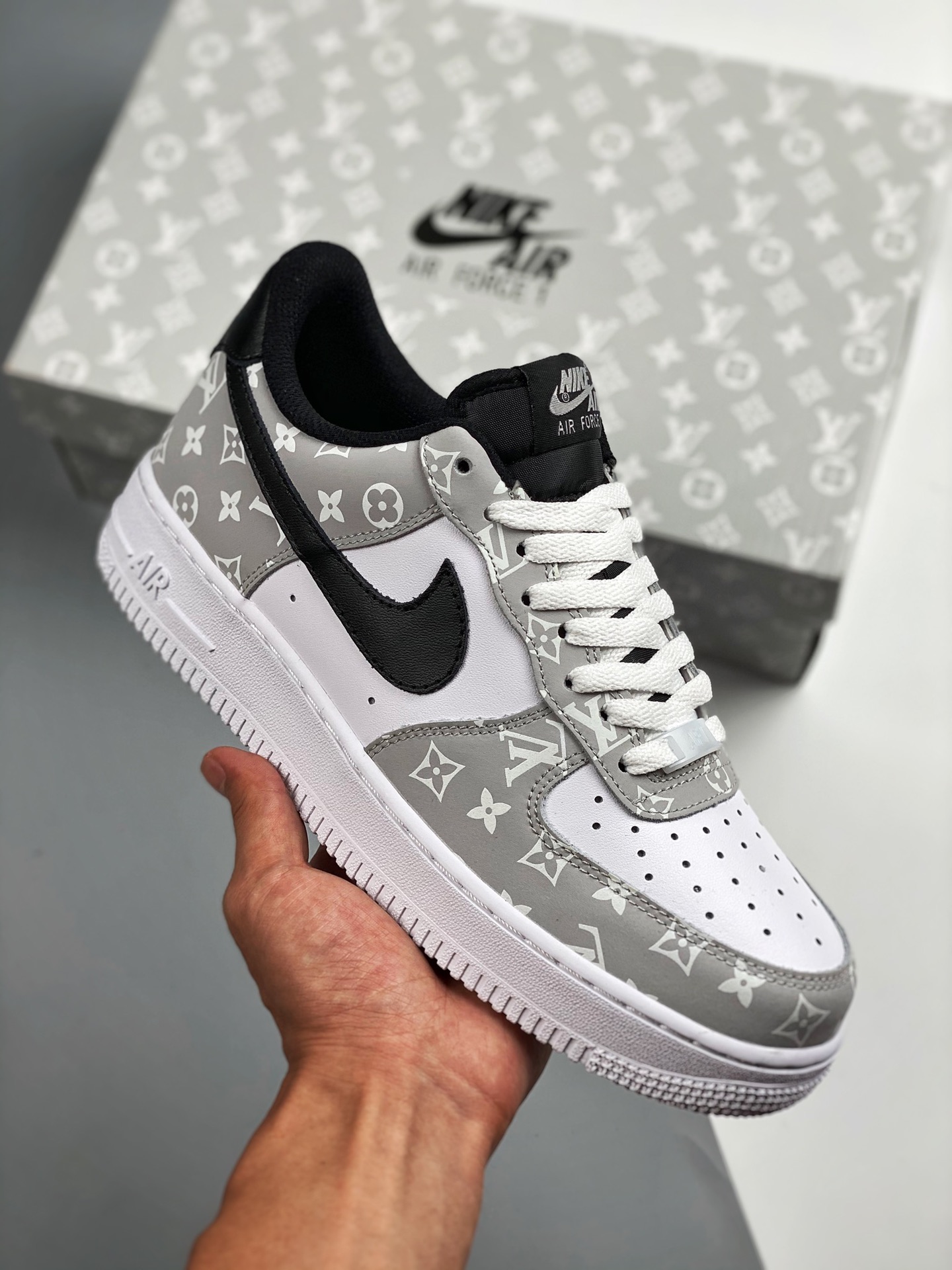 Louis Vuitton x Nike Air Force 1 Low blanco y gris con monograma, nuevo lanzamiento, parte superior de cuero de alta ca…