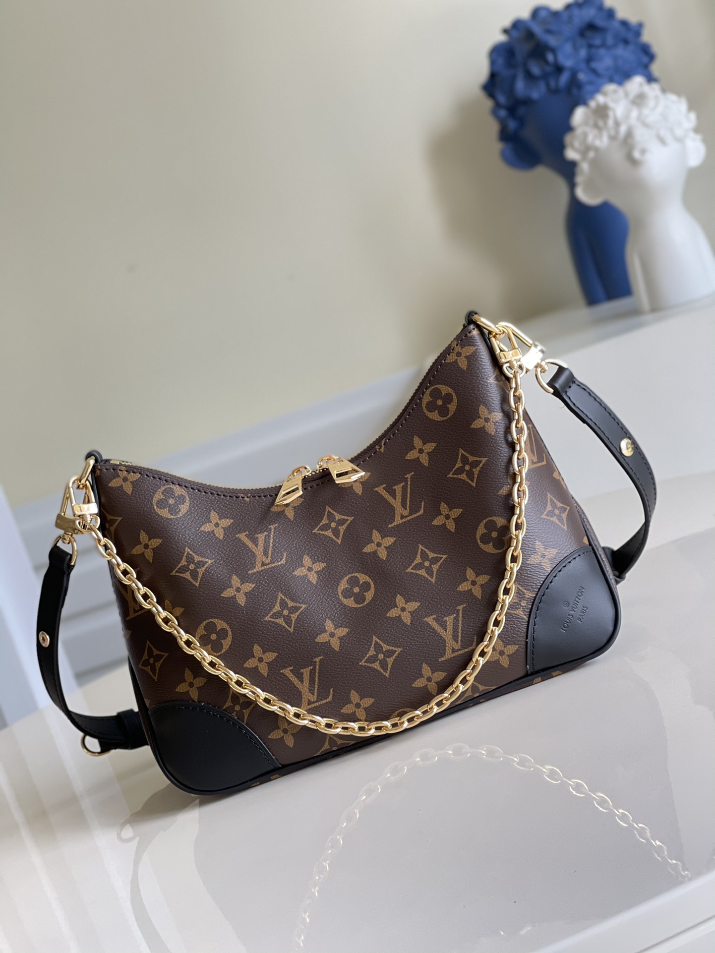 NO:396882,【Exclusive real photo M45351 black】Odeo small handbag, using Monogram canvas and reinforced leather corners to convey the retro meaning. Adjustable shoulder straps are easy to shoulder or crossbody, presbyopia with leather chain shoulder straps semicircle bag curved bag pea bag, lightly open the zipper to pick up and hold items. Size 27.0 x 19.0 x 10.0 cm S.,LV [original leather],louis vuitton19860909【独家实拍M45351 黑色】 Odeo 小号手袋,以 Monogram 帆布和加固皮革边角传递复古意味.可调节肩带便于肩背或斜挎,老花配皮链条肩带半圆包弧形包豌豆包,轻启拉链即可取放随行物品.尺寸27.0 x 19.0 x 10.0 厘米 S.,LV【原厂皮】,louis vuitton,Bag