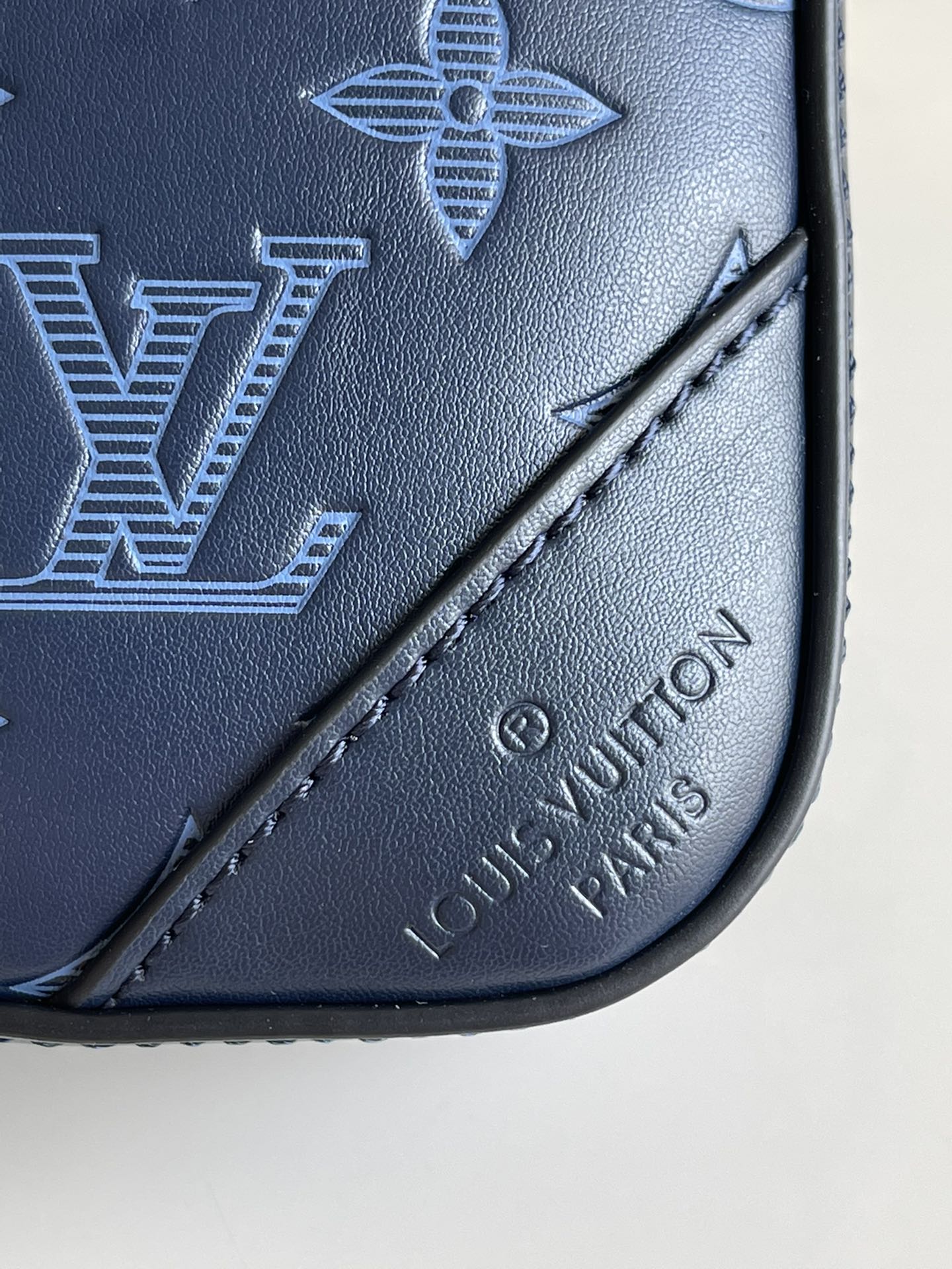 Louis Vuitton LV Duo Messenger邮差包 M45730