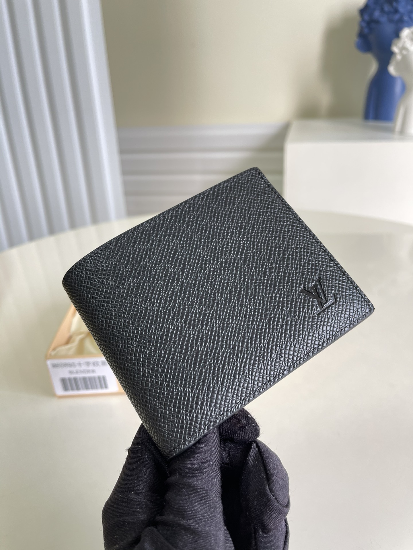 NO:396922,【Exclusive real photo M60895 black cross pattern】 This Multiple wallet is made of Damier canvas and can store credit cards, banknotes, bills, etc. Size 12 x 9 cm (length x height) - Damier canvas, chocolate glossy leather lining - both sides are equipped with credit card mezzanine, one side is three, one side is two - two banknote mezzanine - two sides are interlayered with V.,LV [original leather],louis vuitton19860909【独家实拍M60895黑色十字纹】 这款Multiple皮夹采用Damier帆布制造,可收纳信用卡、纸币、票据等.尺寸12 x 9 cm (长 x 高) - Damier帆布,巧克力色光面皮革衬里- 两面均设有信用卡夹层,一面三个,一面两个- 两个纸币夹层- 两个侧面夹层可放 V.,LV【原厂皮】,louis vuitton,Bag