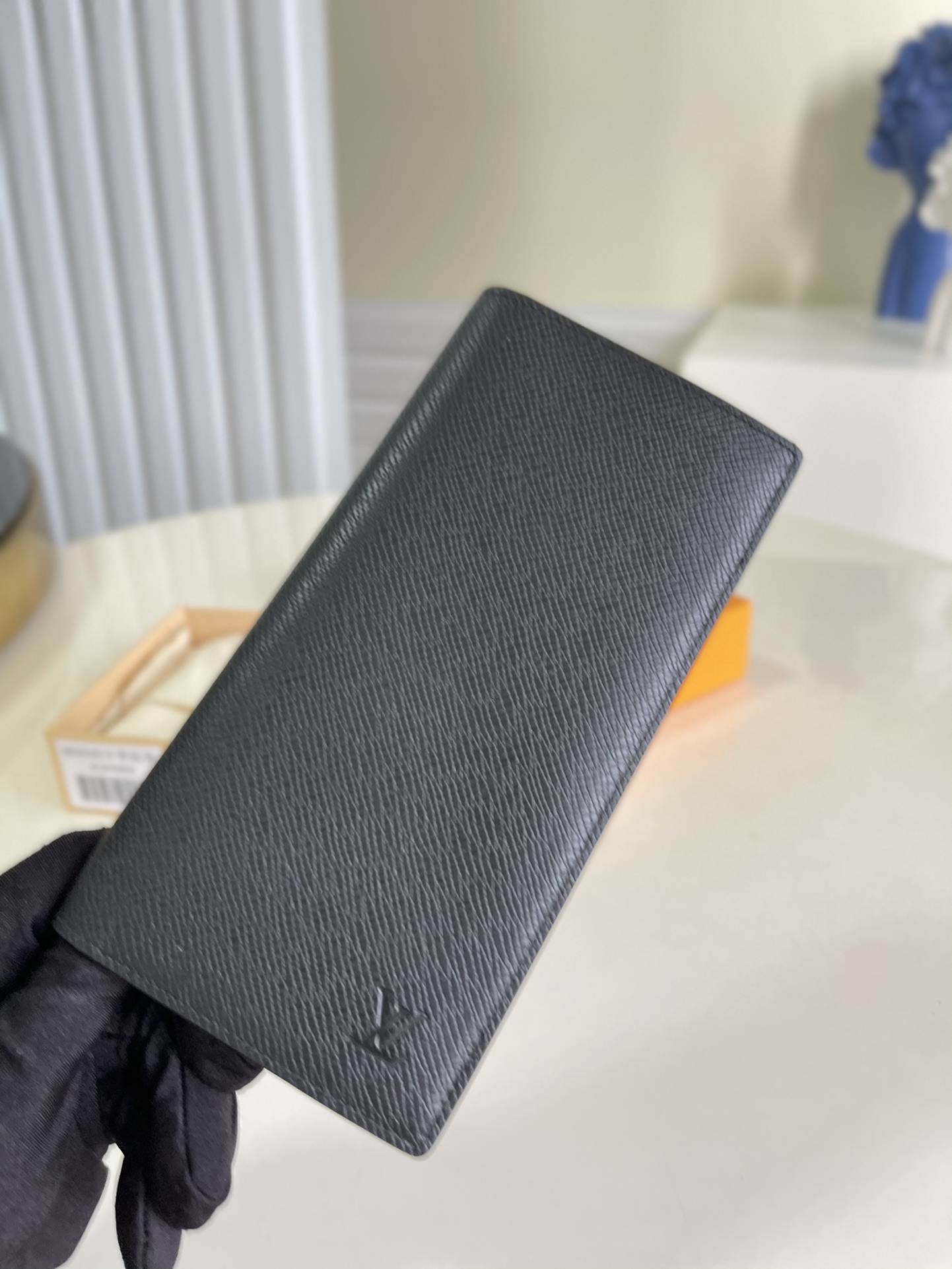 NO:396924,[Exclusive real photo M66540 black cross pattern] This wallet is made to commemorate the explorer Pierre Savorgnan de Brazza, a explorer living in Africa. It is made of Damier Graphite canvas. It is practical, masculine and has a very urban style. It can be easily placed in the top pocket size 19x10cm.v.230, LV [original leather], louis vuitton19860909【独家实拍M66540黑色十字纹】 这款皮夹是为了纪念居住于非洲的探险家Pierre Savorgnan de Brazza而制,采DamierGraphite帆布制造,设计实用,男性化,极具都会风格.可轻易放入上衣口袋尺寸19x10cm.v.230,LV【原厂皮】,louis vuitton,Bag