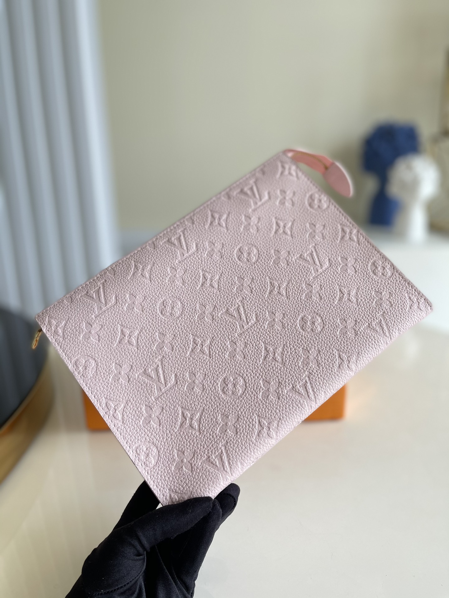 NO:396900,【Exclusive real photo M45665 pink embossed】Made from the new iconic EPl water ripples Monogram Eclipse canvas This new Pochette Voyage medium handbag with tough style can easily store personal essential items, size26X20X5cm c., LV [original leather], louis vuitton19860909【独家实拍M45665粉色 压花】由全新标志性EPl水波纹Monogram Eclipse帆布裁制而成 此款风格硬朗的全新Pochette Voyage中号手袋可轻松收纳个人必备物品 ,size26X20X5cm c.,LV【原厂皮】,louis vuitton,Bag