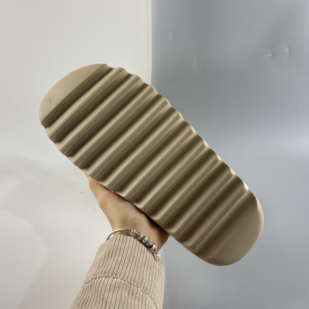 P140 Kanye West x Yeezy Slide 侃爷再度联乘 椰子拖鞋GZ5554