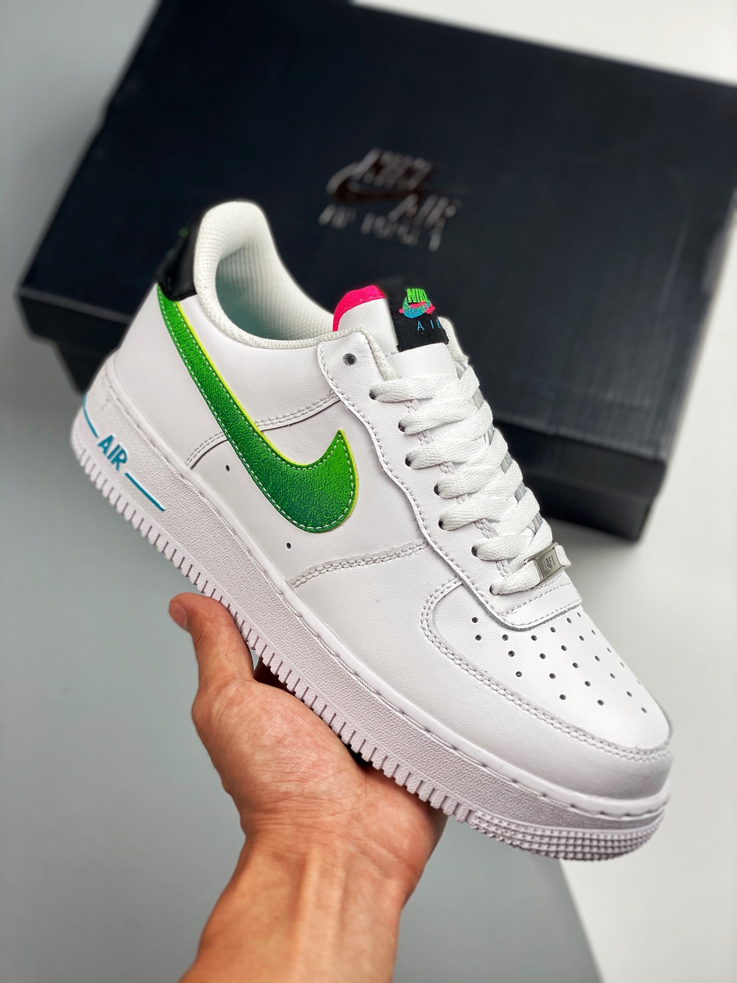 Air Force 1 Low blanco, verde y negro, horma y plantilla originales, auténtica silueta Air Force, enfocado en el canal …