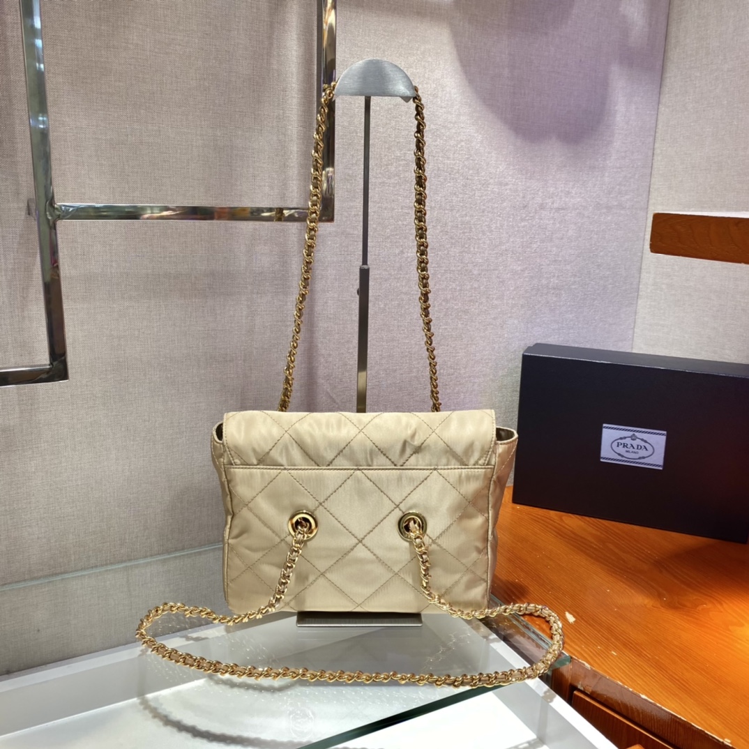 PRADA普拉达Vintage中古链条菱格流浪包1BD620