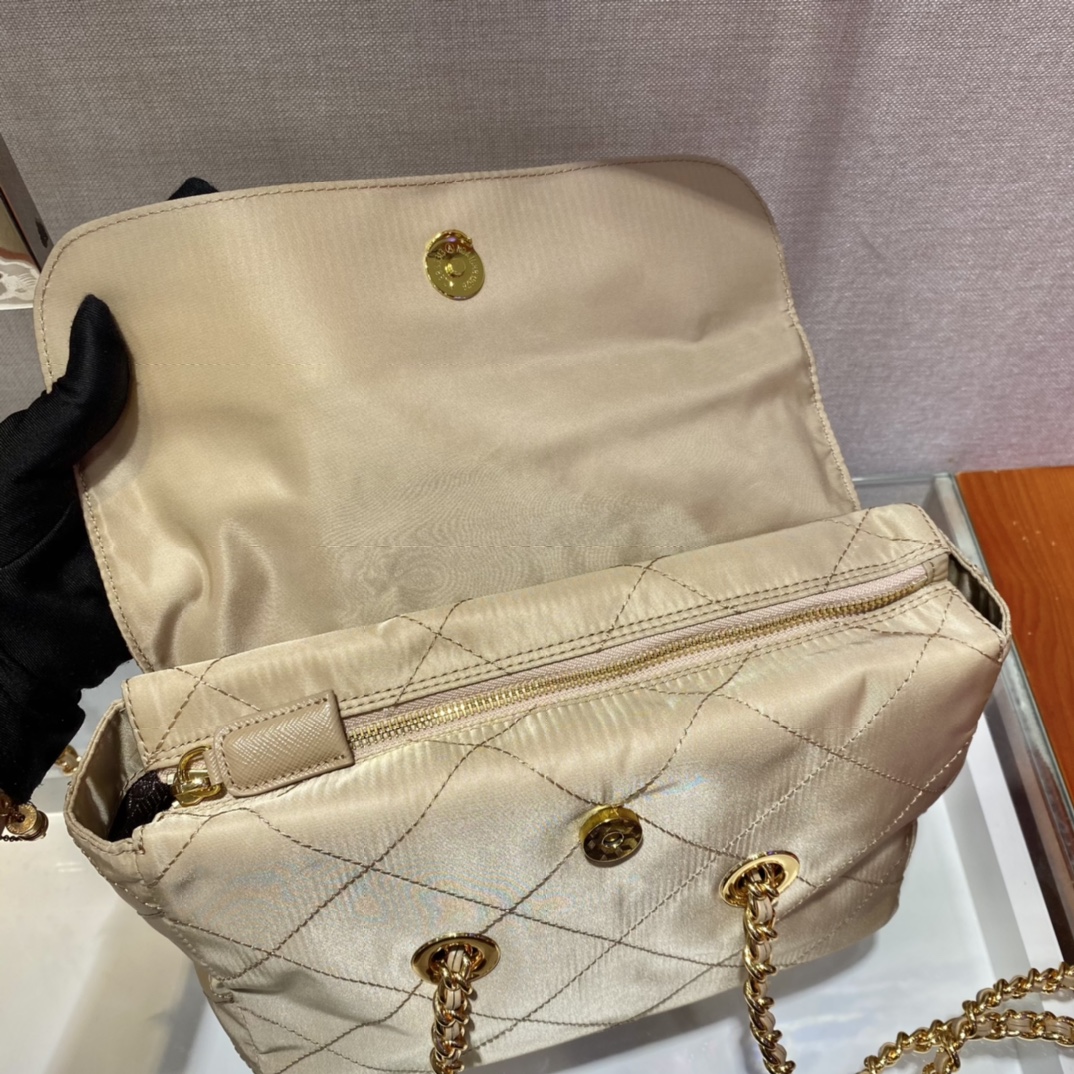 PRADA普拉达Vintage中古链条菱格流浪包1BD620