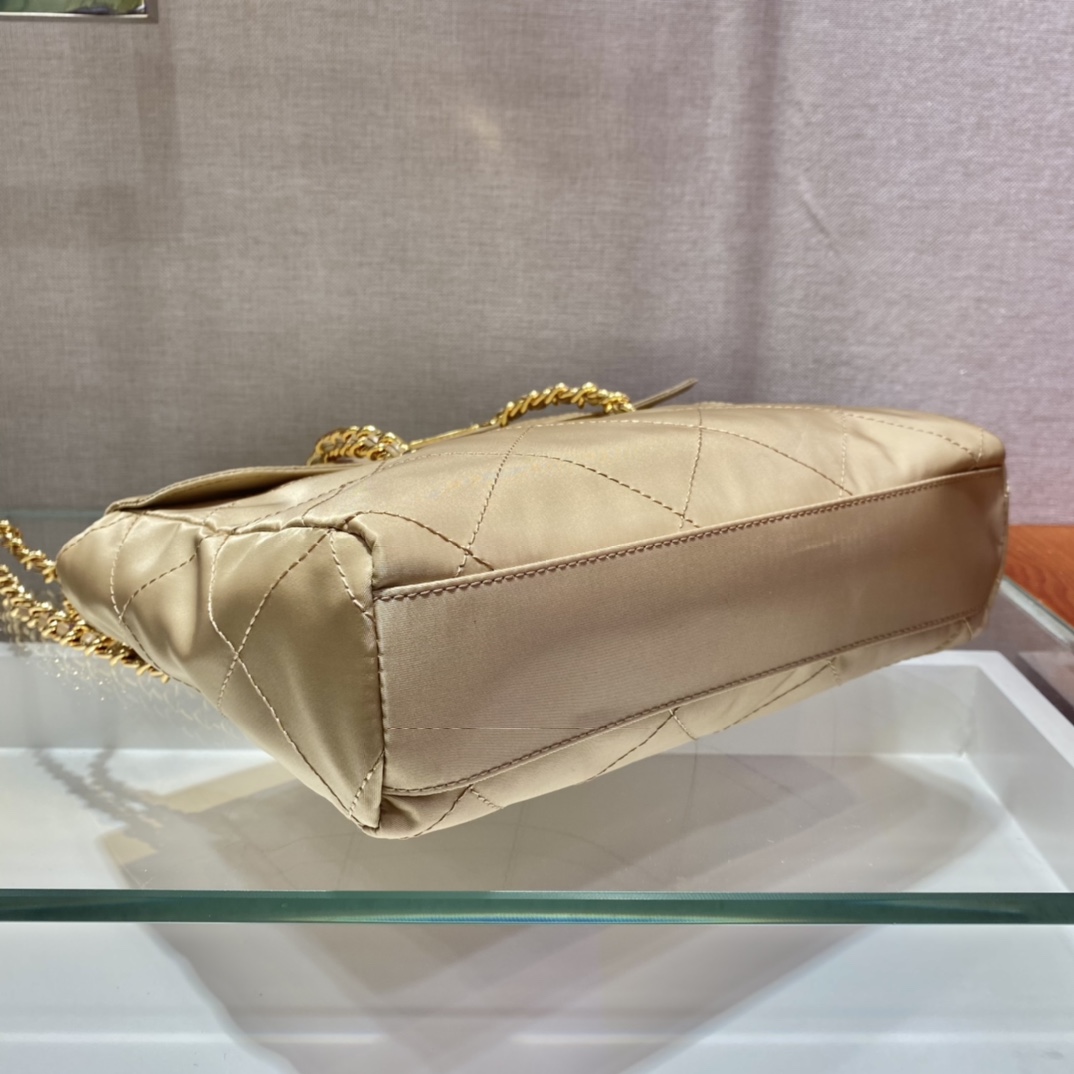 PRADA普拉达Vintage中古链条菱格流浪包1BD620