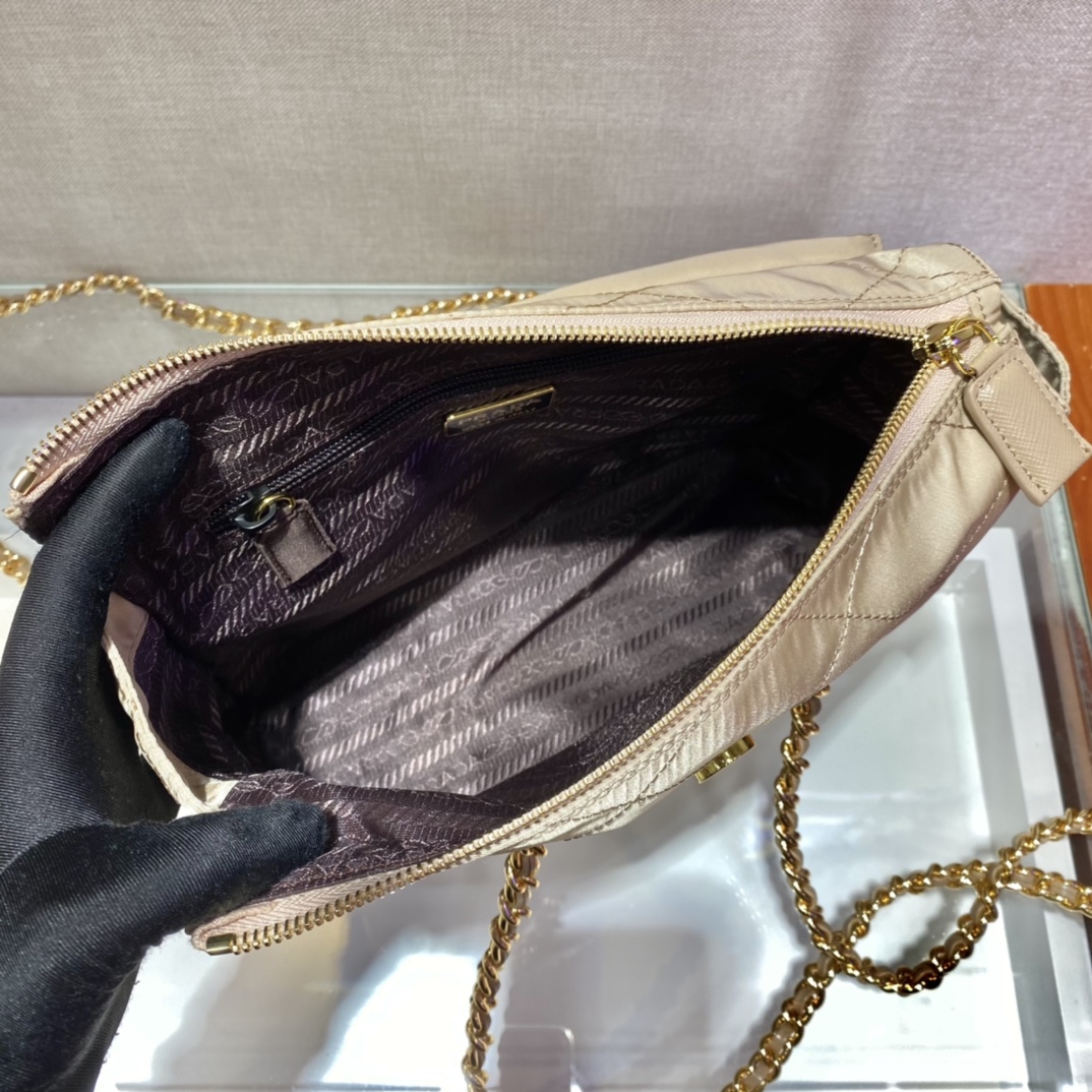 PRADA普拉达Vintage中古链条菱格流浪包1BD620
