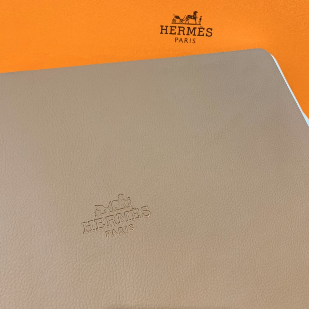 路易威登 Louis Vuitton 高定典藏典雅居所生活方式奢华家居家纺四件套摆件 #7E92DA36 8