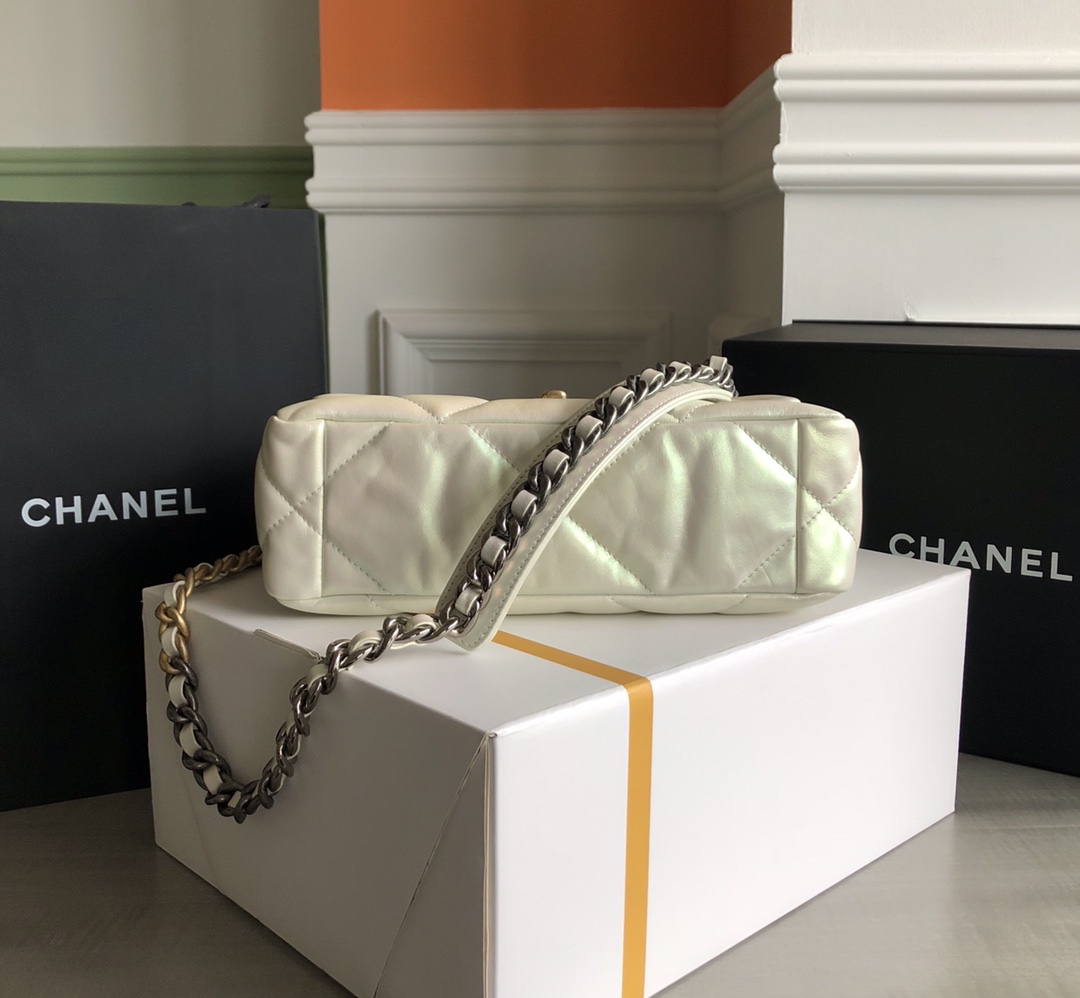 特级白金版 Chanel 经典款之19bag 全球明星、网红都在抢爆的一款独球霸 ZP羊皮 厚镀纯钢五金 手提、肩背、斜挎 实用性极强 4