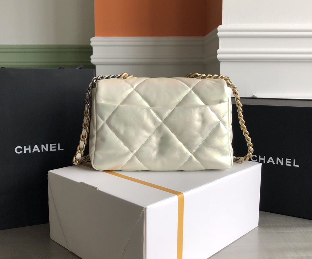 特级白金版 Chanel 经典款之19bag 全球明星、网红都在抢爆的一款独球霸 ZP羊皮 厚镀纯钢五金 手提、肩背、斜挎 实用性极强 2