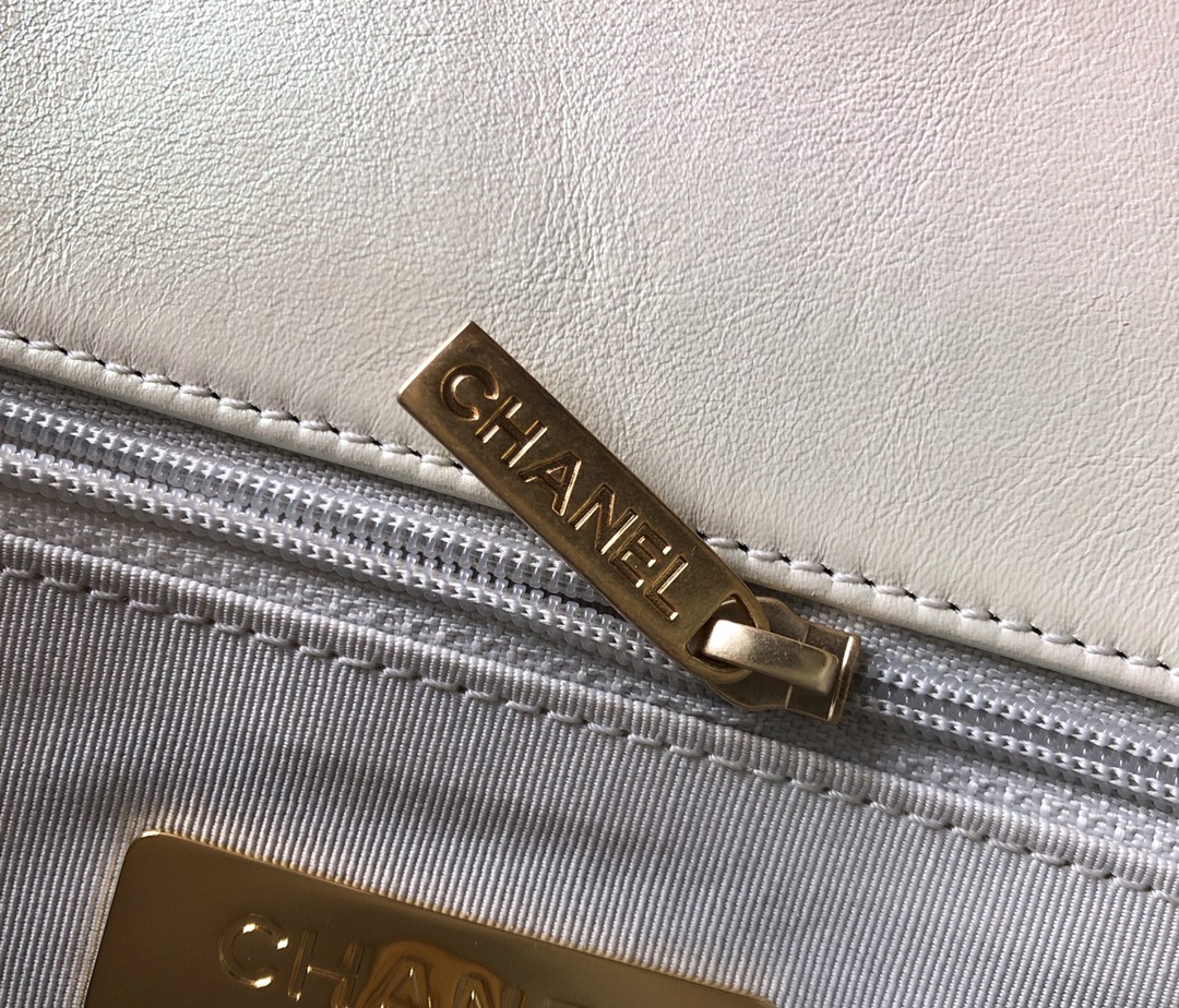 特级白金版 Chanel 经典款之19bag 全球明星、网红都在抢爆的一款独球霸 ZP羊皮 厚镀纯钢五金 手提、肩背、斜挎 实用性极强 9