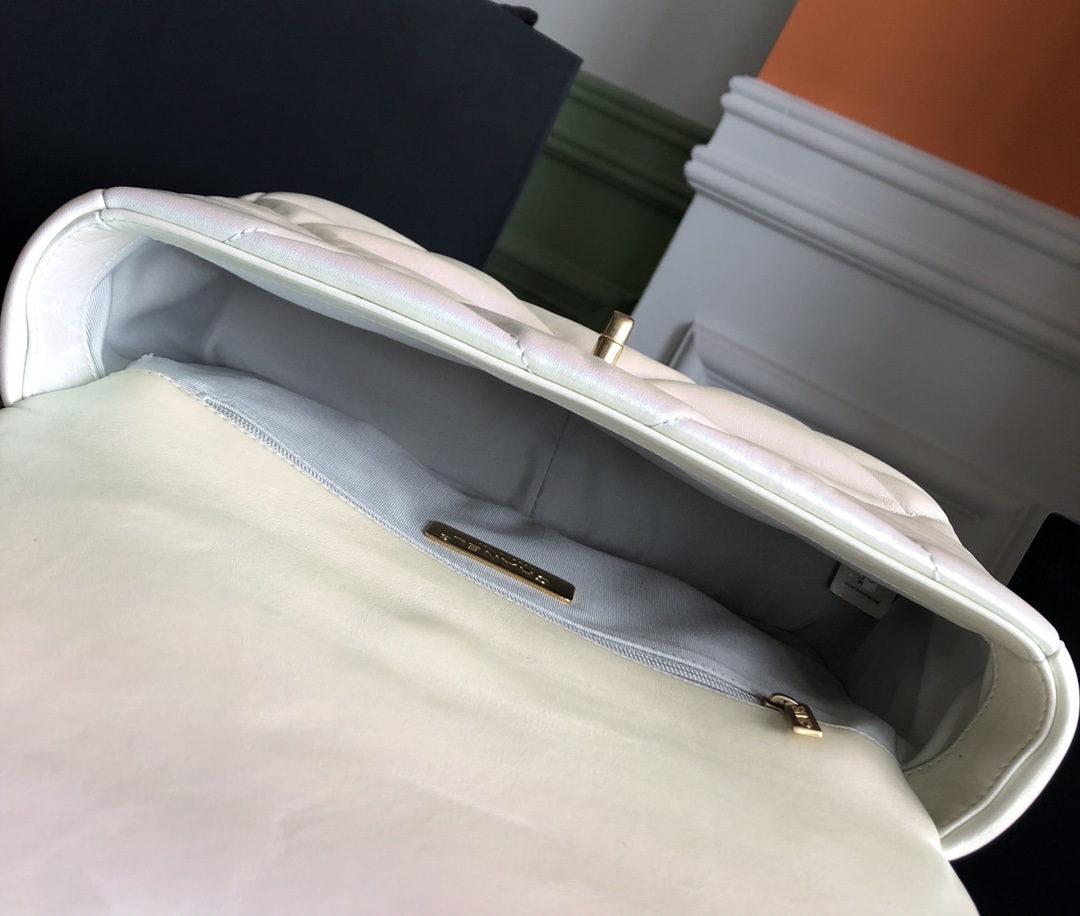 特级白金版 Chanel 经典款之19bag 全球明星、网红都在抢爆的一款独球霸 ZP羊皮 厚镀纯钢五金 手提、肩背、斜挎 实用性极强 8