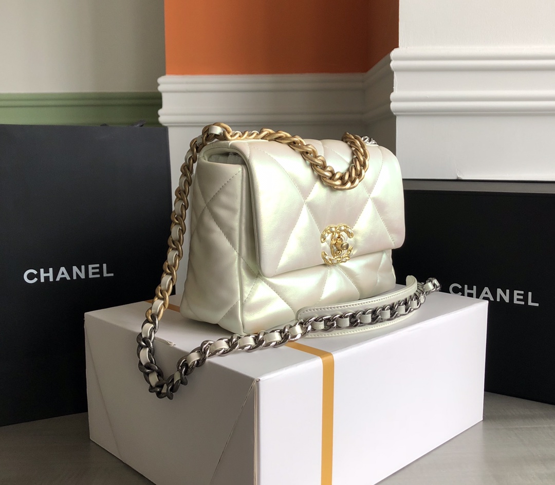 特级白金版 Chanel 经典款之19bag 全球明星、网红都在抢爆的一款独球霸 ZP羊皮 厚镀纯钢五金 手提、肩背、斜挎 实用性极强 3