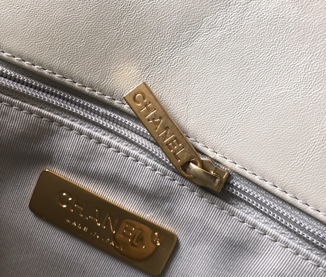 特级白金版 Chanel 经典款之19bag 全球明星、网红都在抢爆的一款独球霸 ZP羊皮 厚镀纯钢五金 手提、肩背、斜挎 实用性极强 8