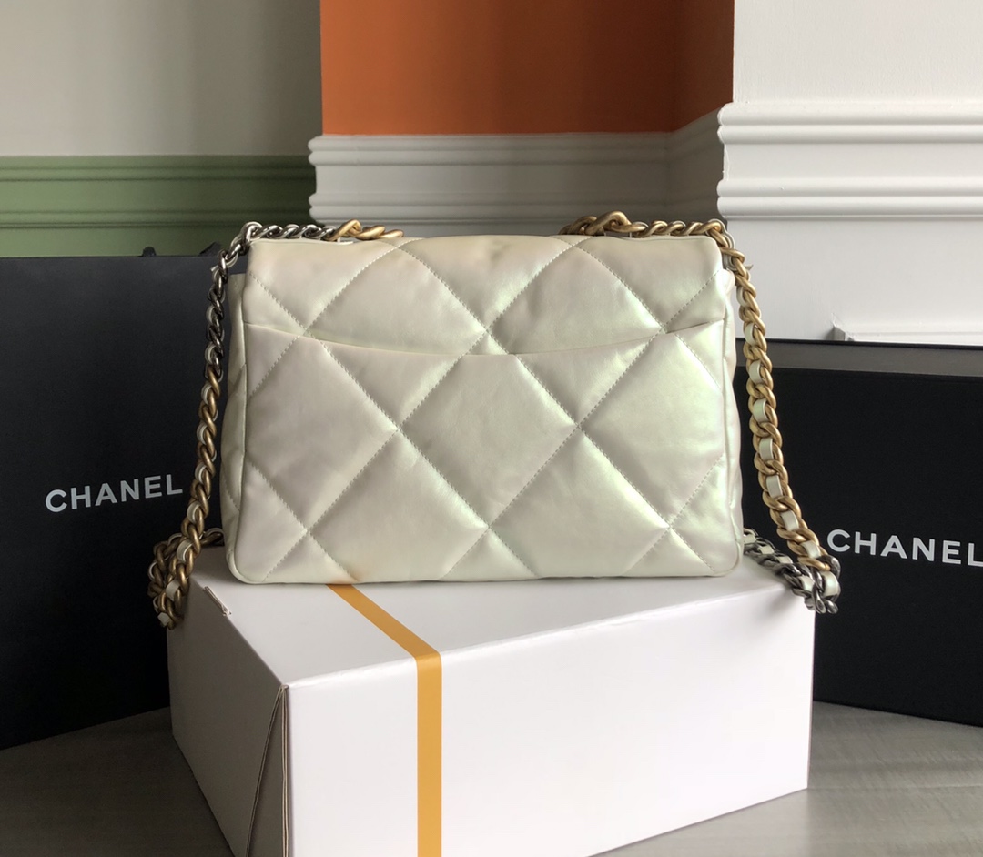 特级白金版 Chanel 经典款之19bag 全球明星、网红都在抢爆的一款独球霸 ZP羊皮 厚镀纯钢五金 手提、肩背、斜挎 实用性极强 2