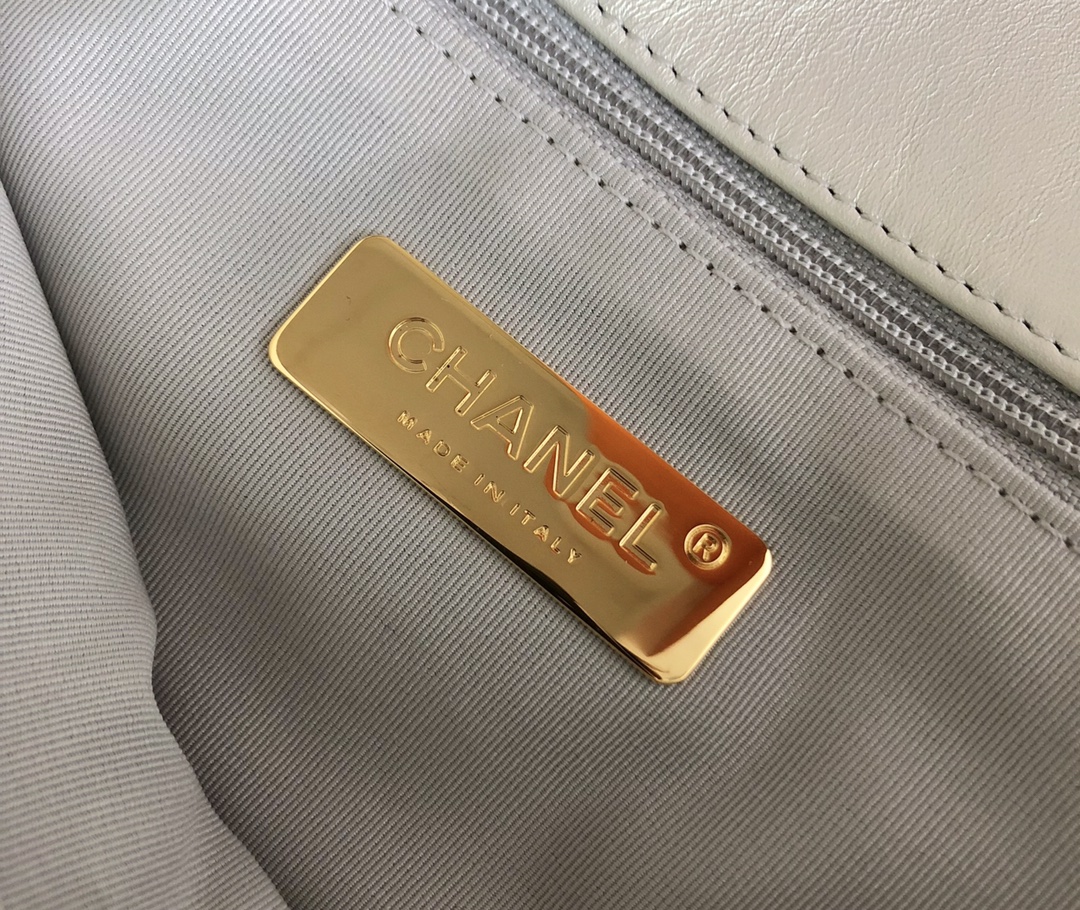 特级白金版 Chanel 经典款之19bag 全球明星、网红都在抢爆的一款独球霸 ZP羊皮 厚镀纯钢五金 手提、肩背、斜挎 实用性极强 9