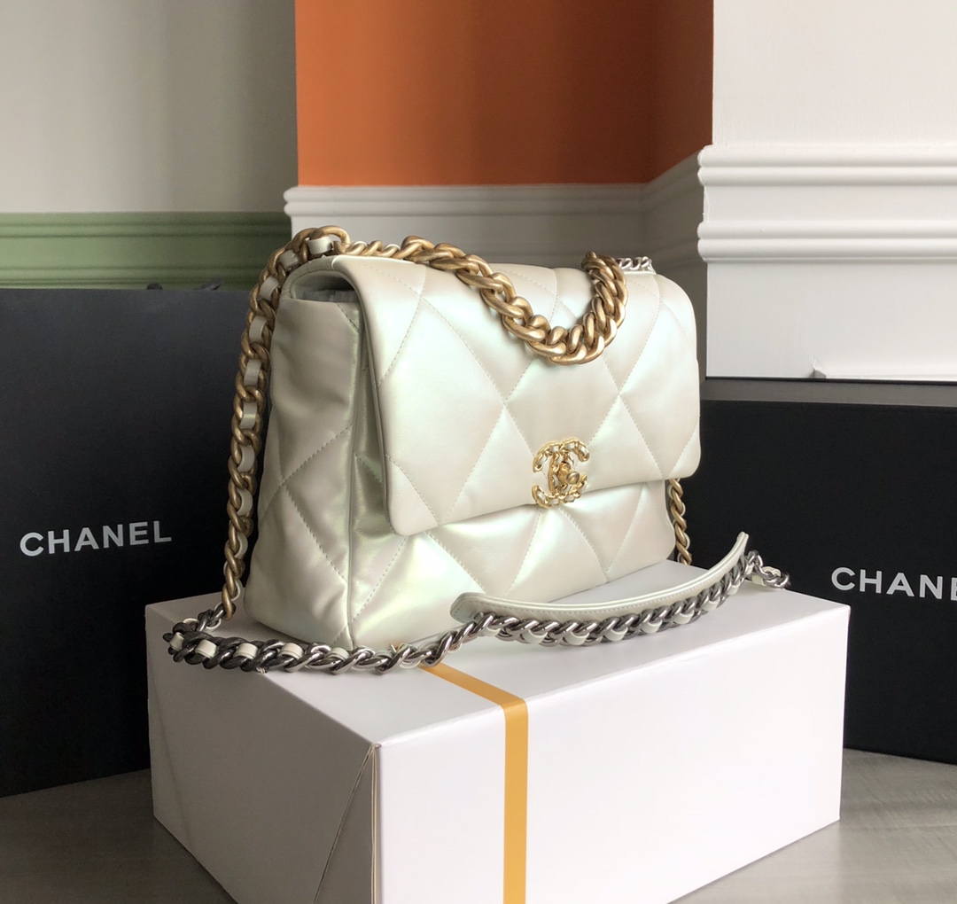 特级白金版 Chanel 经典款之19bag 全球明星、网红都在抢爆的一款独球霸 ZP羊皮 厚镀纯钢五金 手提、肩背、斜挎 实用性极强 3