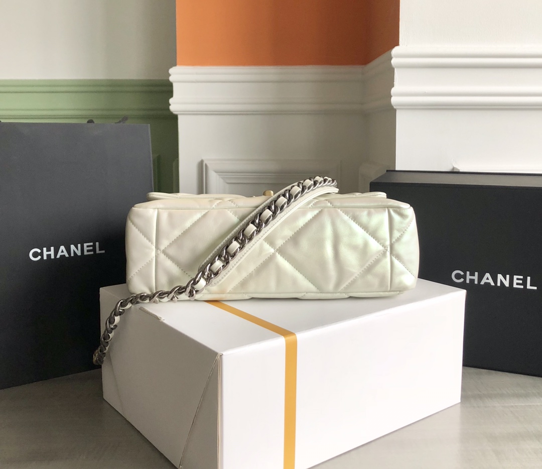特级白金版 Chanel 经典款之19bag 全球明星、网红都在抢爆的一款独球霸 ZP羊皮 厚镀纯钢五金 手提、肩背、斜挎 实用性极强 4