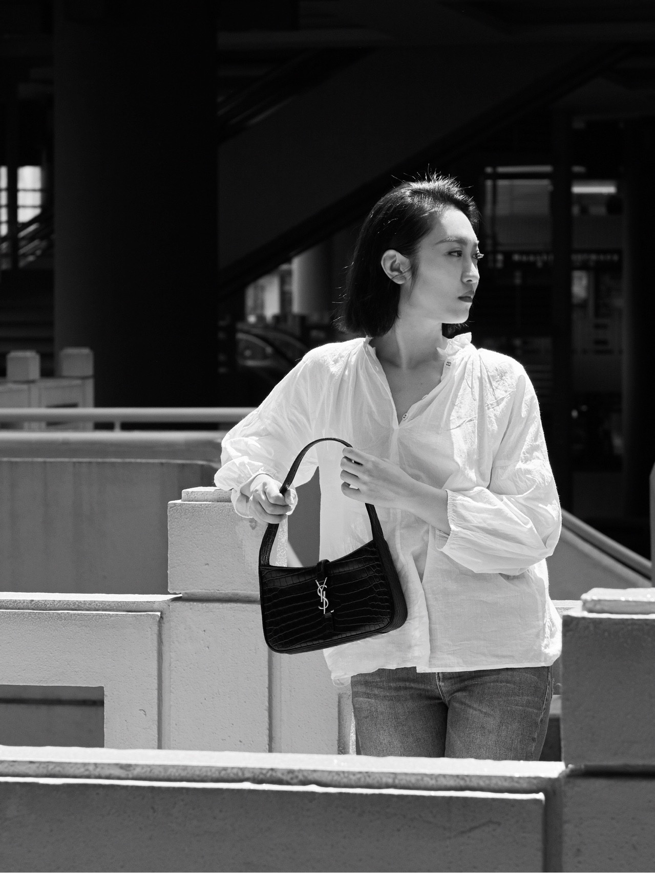 Saint laurent Ysl LE 5 À 7 鳄鱼纹腋下包 657228黑色