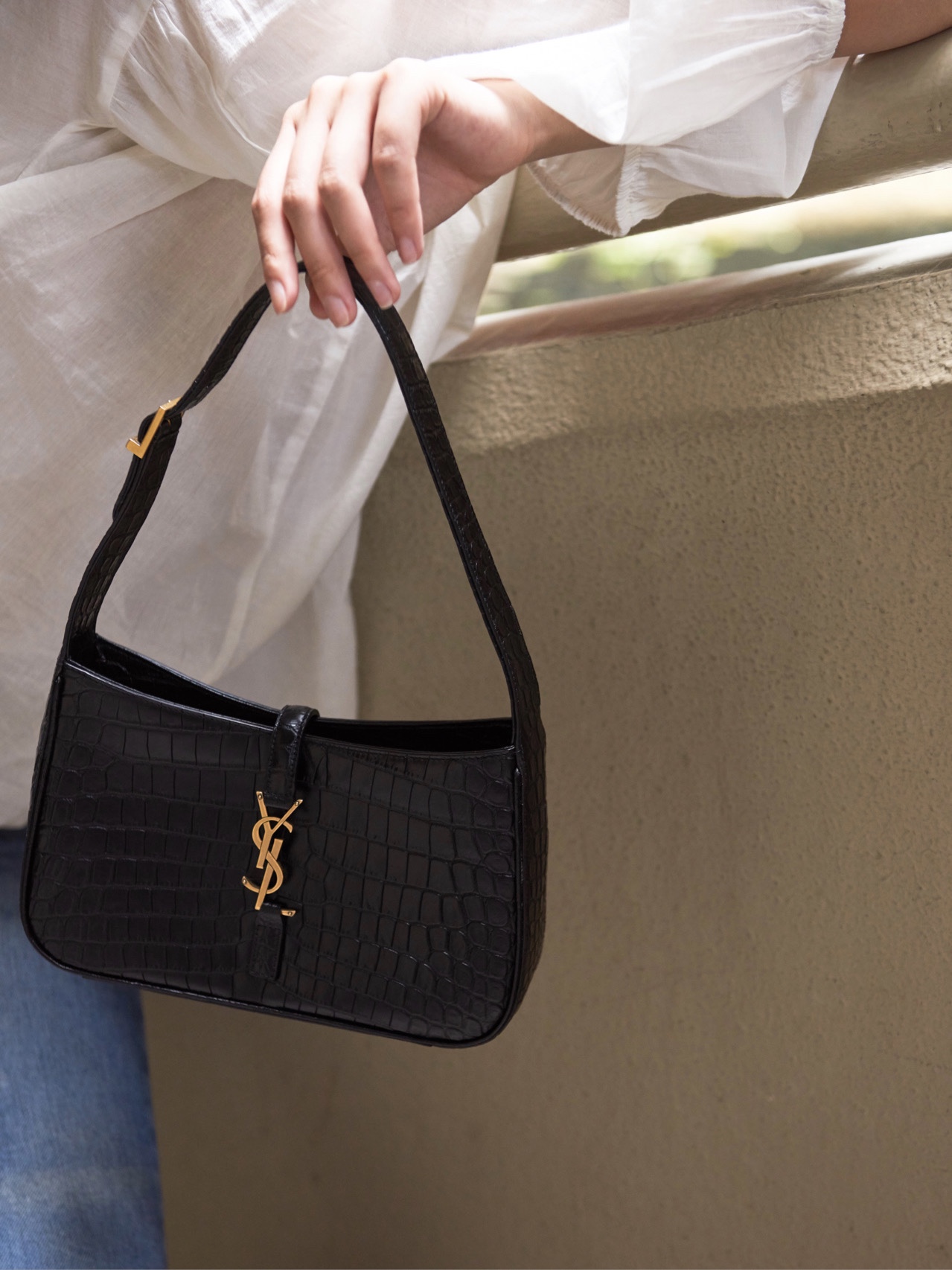 Saint laurent Ysl LE 5 À 7 鳄鱼纹腋下包 657228黑色