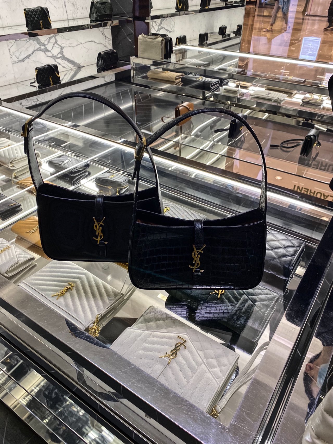 Saint laurent Ysl LE 5 À 7 鳄鱼纹腋下包 657228黑色