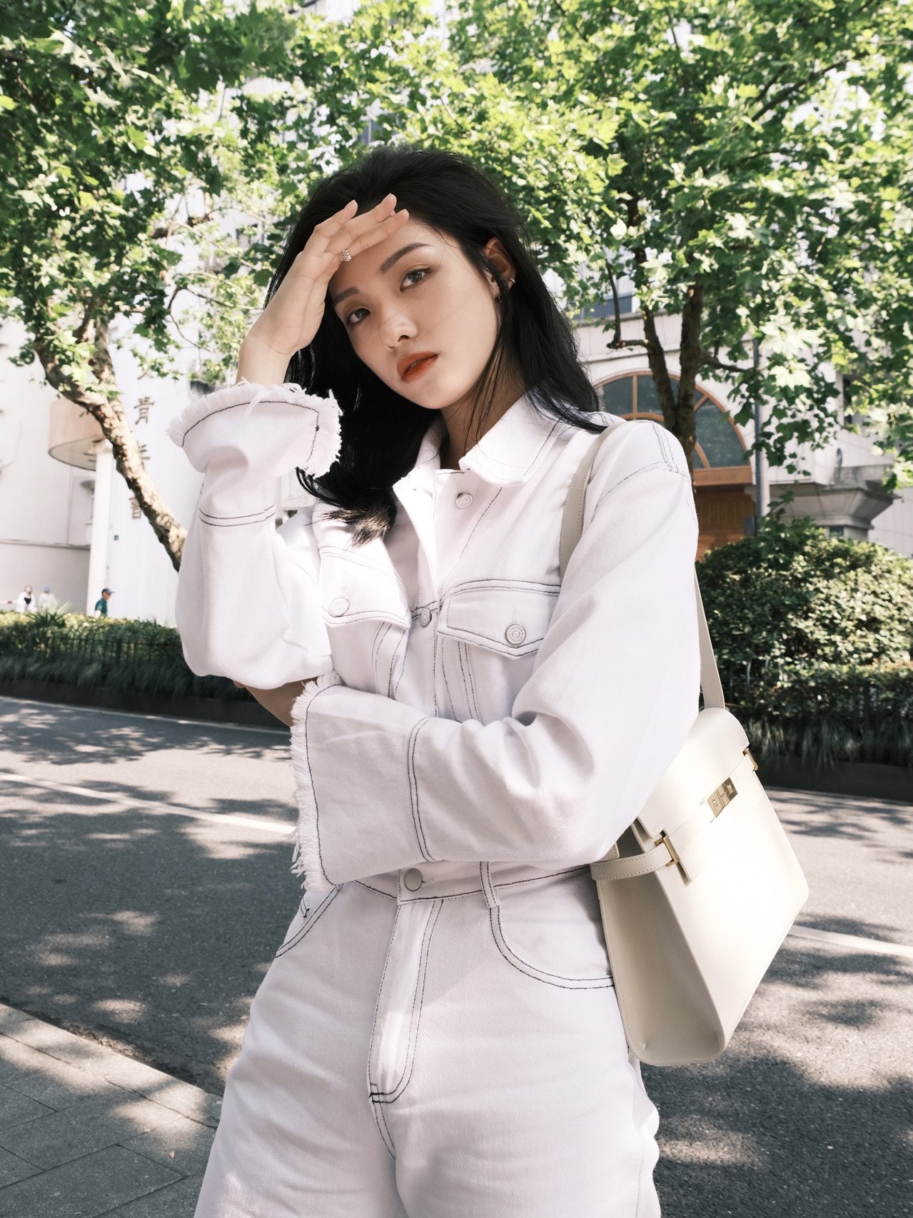 Ysl 𝑴𝒂𝒏𝒉𝒂𝒕𝒕𝒂𝒏 29CM曼哈顿法棍包 579271白色牙签纹金扣