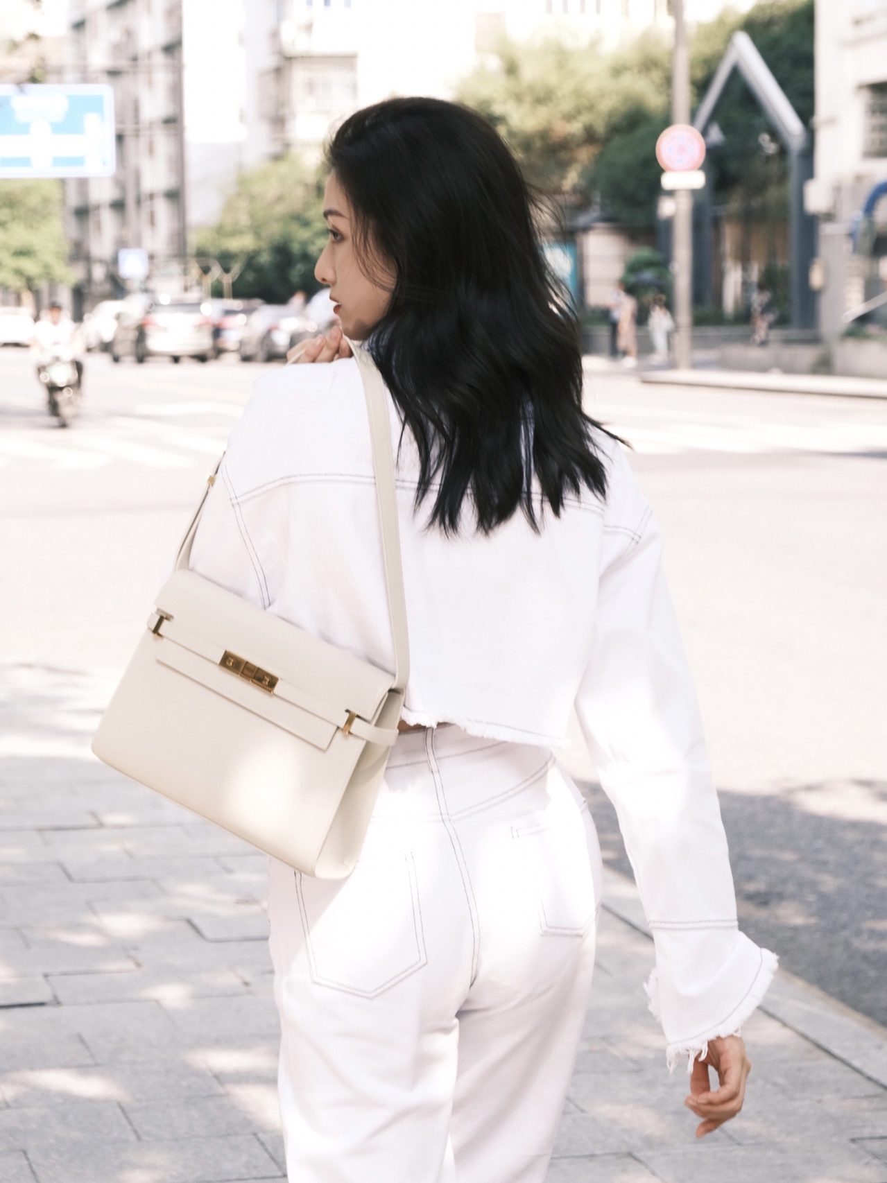 Ysl 𝑴𝒂𝒏𝒉𝒂𝒕𝒕𝒂𝒏 29CM曼哈顿法棍包 579271白色牙签纹金扣